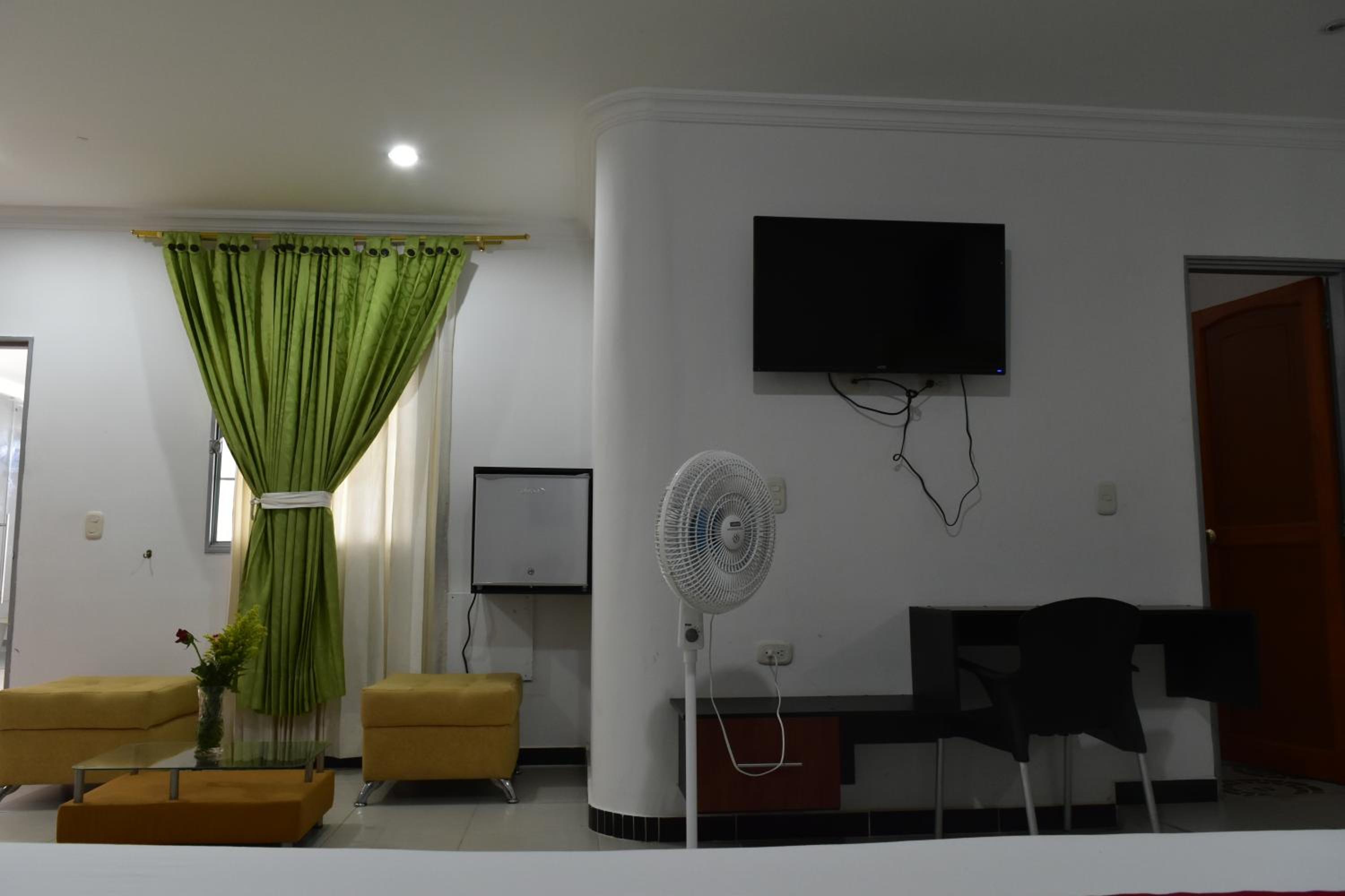 Deluxe Suite with Spa Bath photo 3