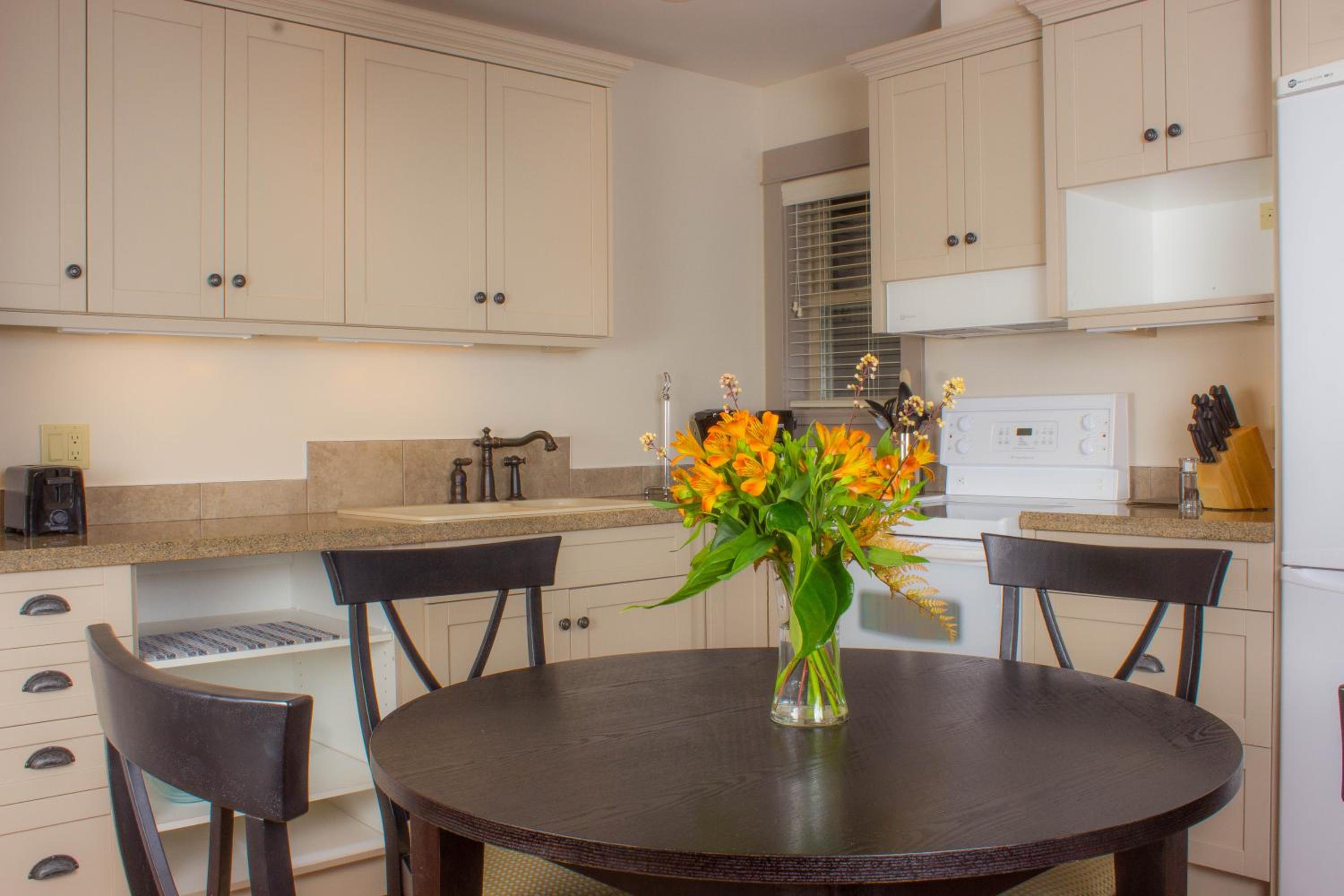 Two-Bedroom Duplex - Lakeview