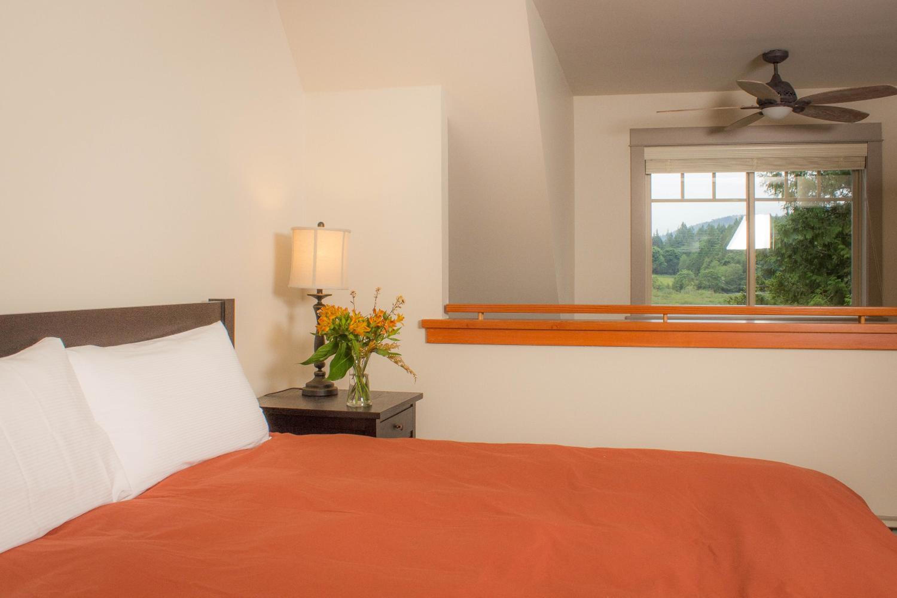 Two-Bedroom Cottage - Lakeview