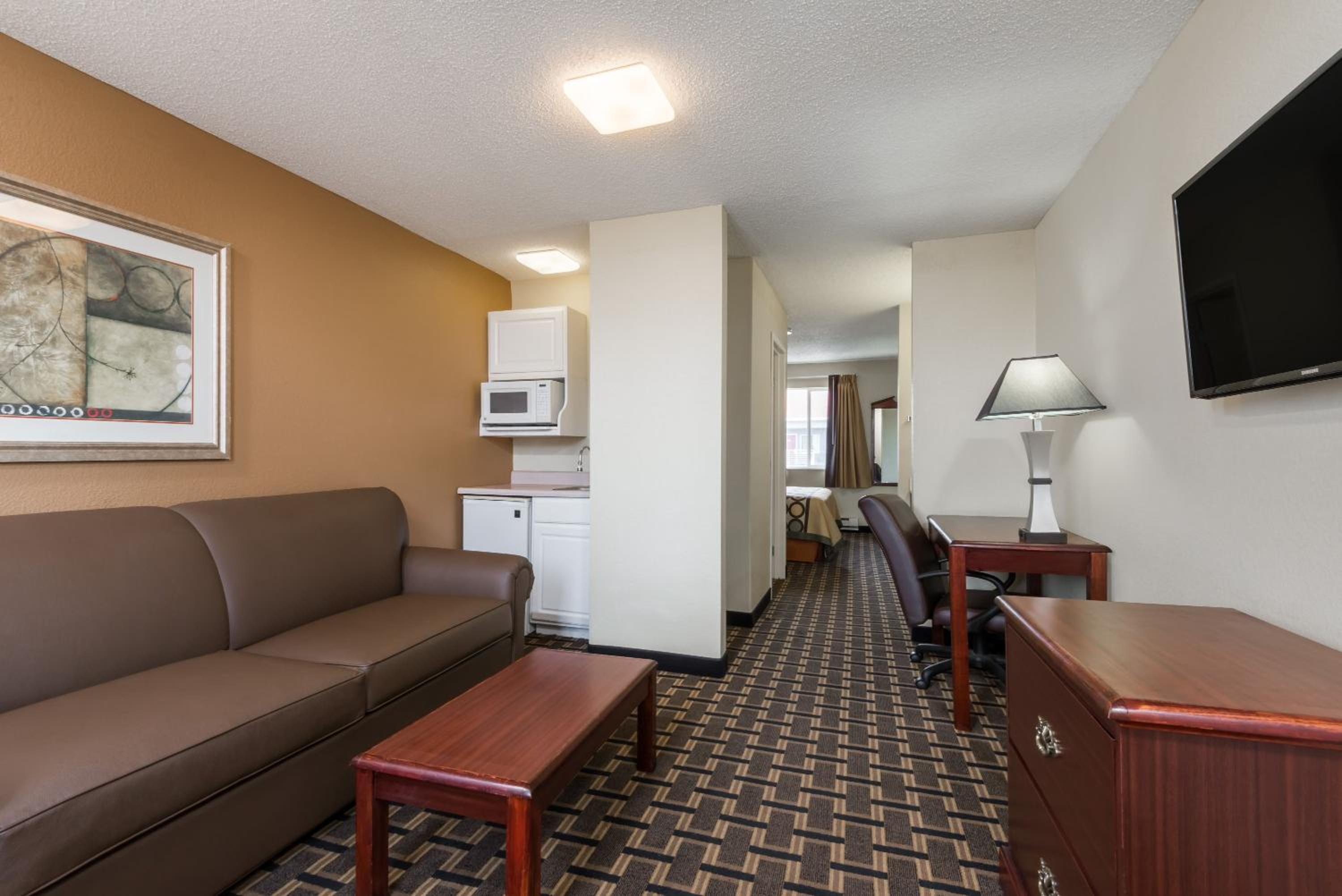 One-Bedroom Queen Suite with Two Queen Beds - Non-Smoking/Mobility Access - Photo 1