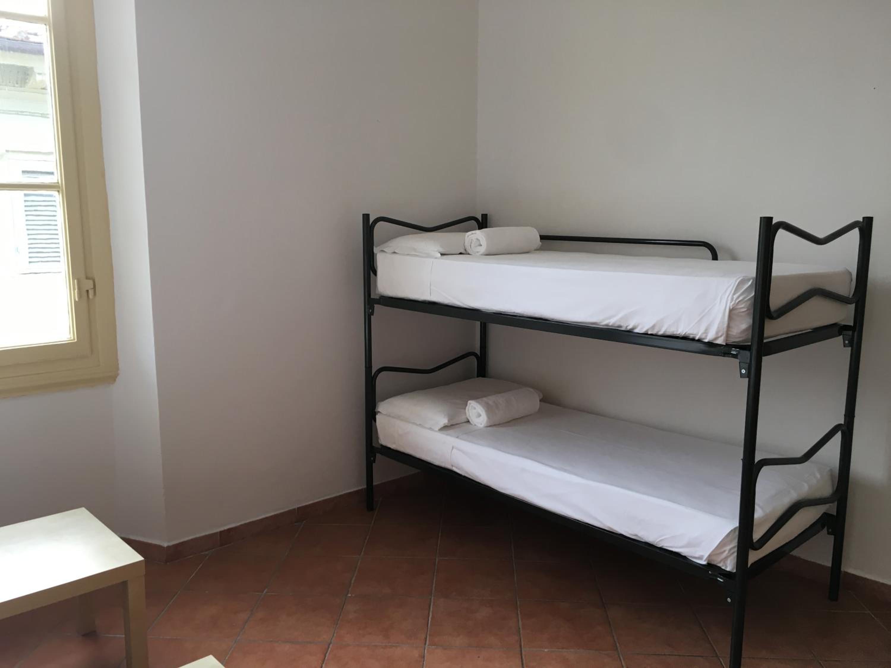 Bed in 4-Bed Mixed Dormitory Room photo 3