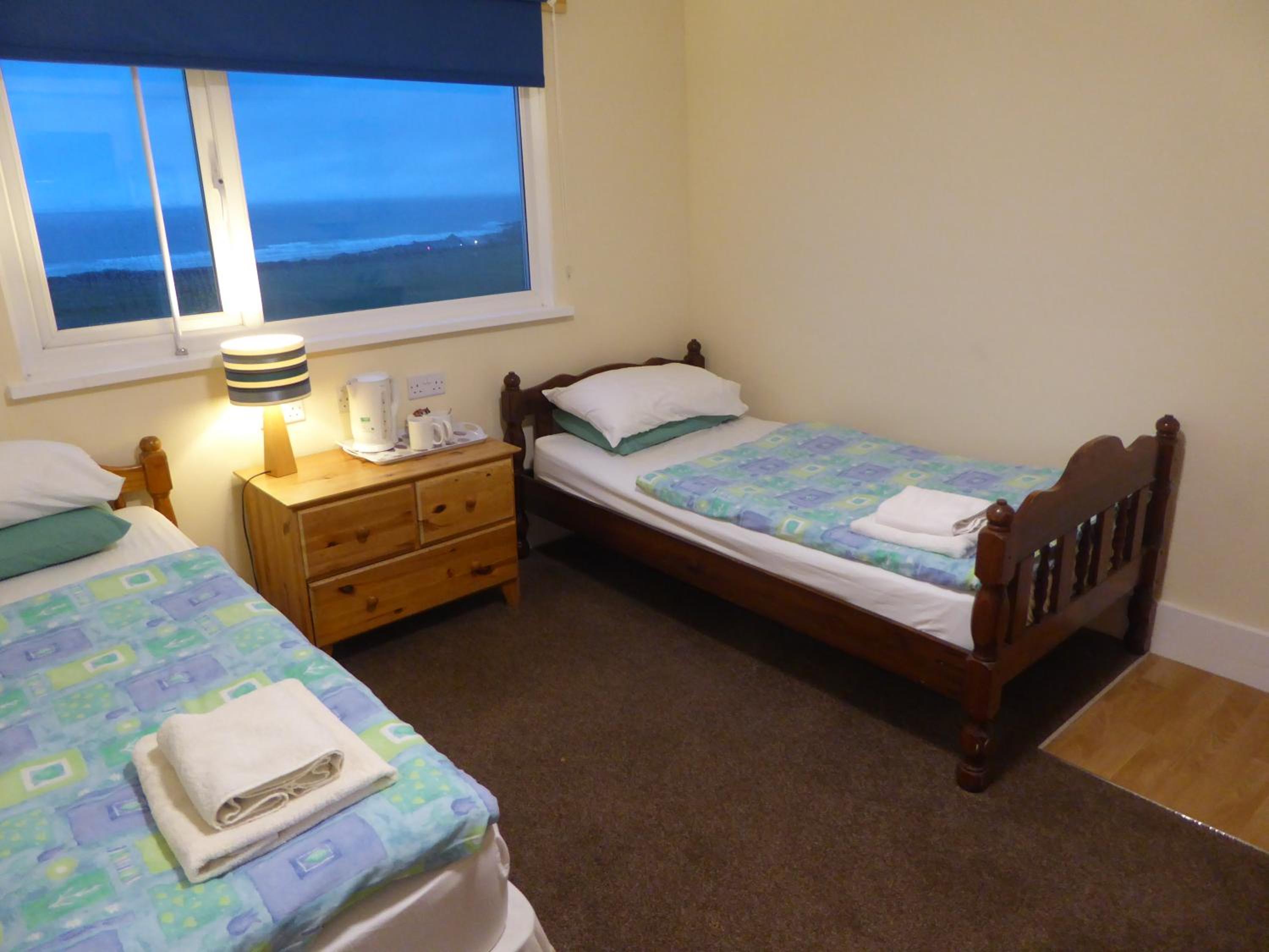 Standard Twin Room with Shared Bathroom photo 2