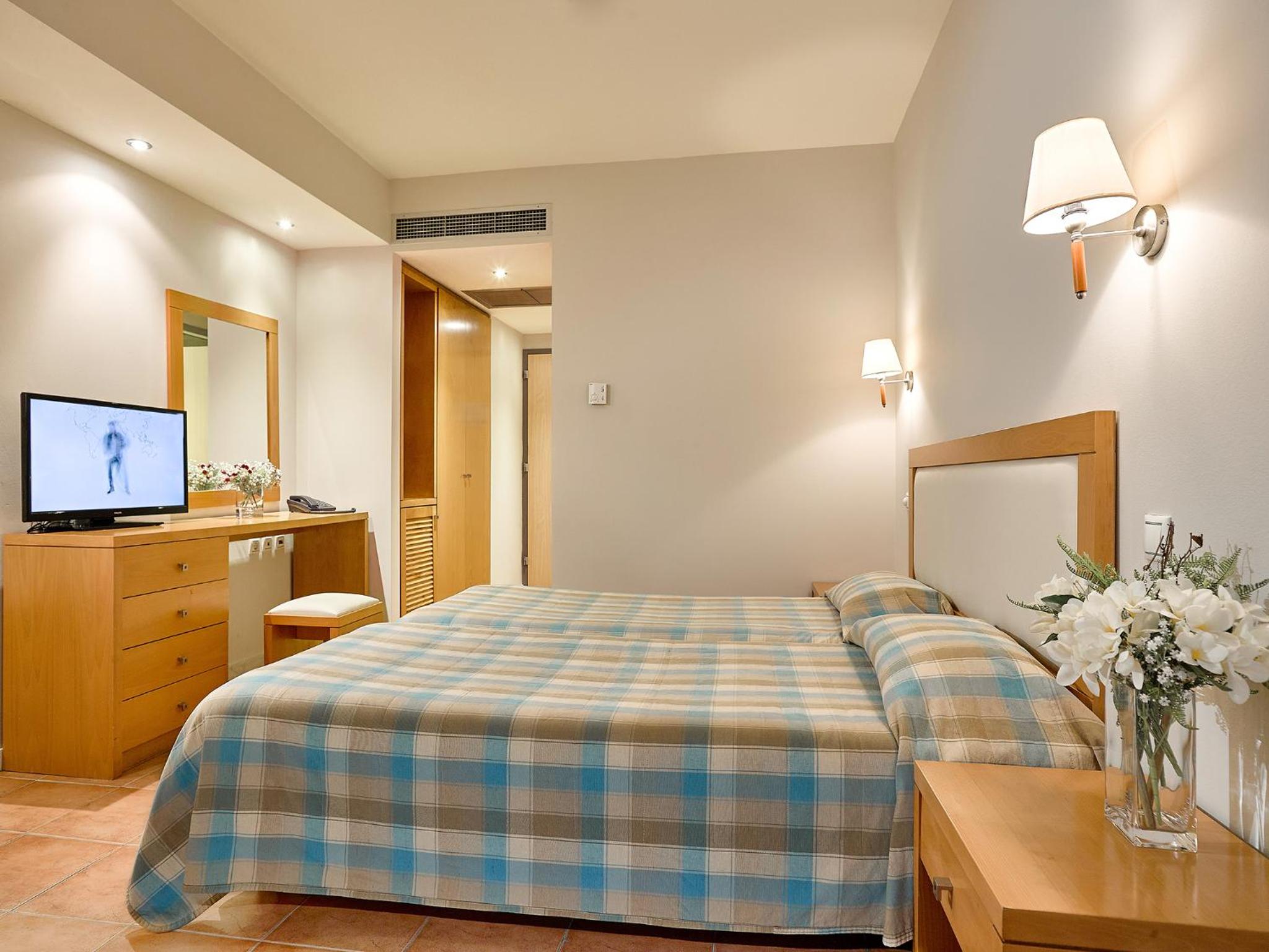 Double Room with Extra Bed - Photo 2