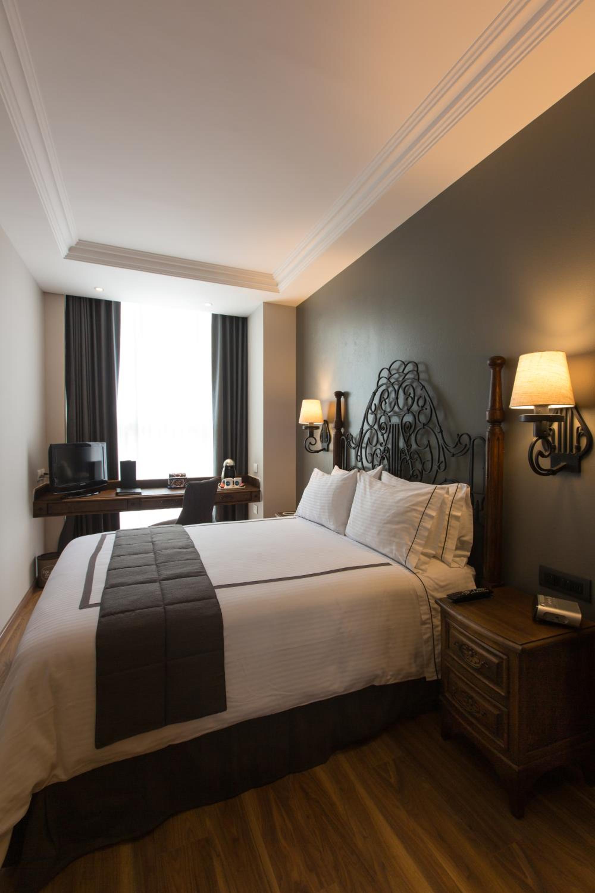 Standard Queen Room photo 1