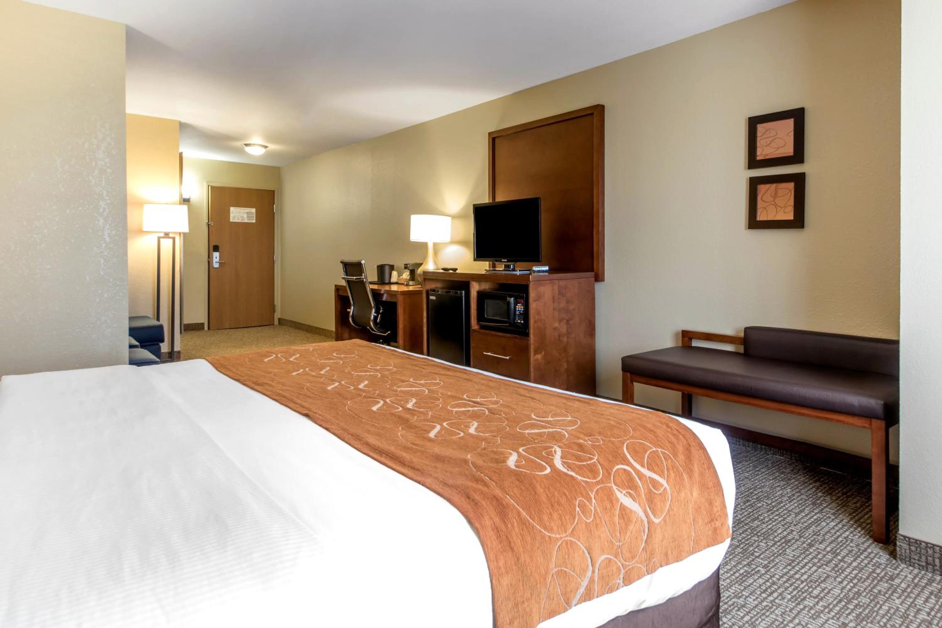 King Suite - Non-Smoking - Photo 1