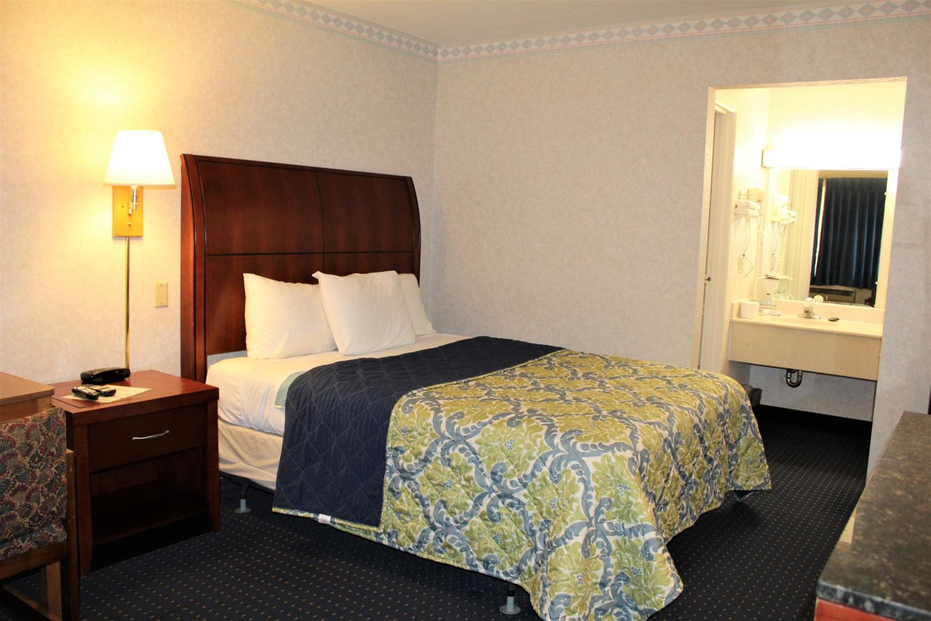 Queen Room - Photo 3