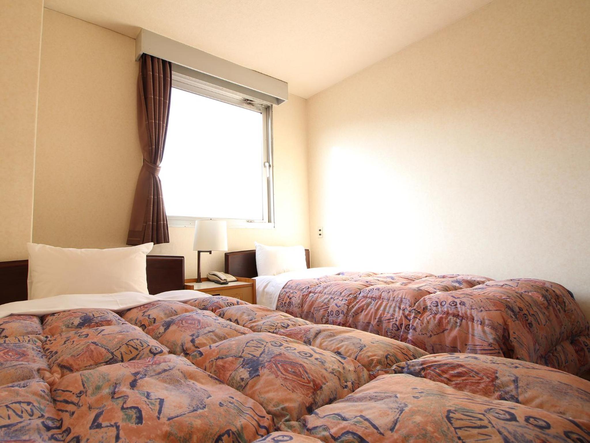 Twin Room - Non-Smoking photo 2