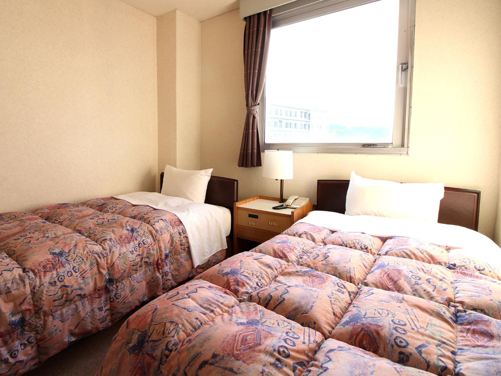 Twin Room - Non-Smoking photo 3