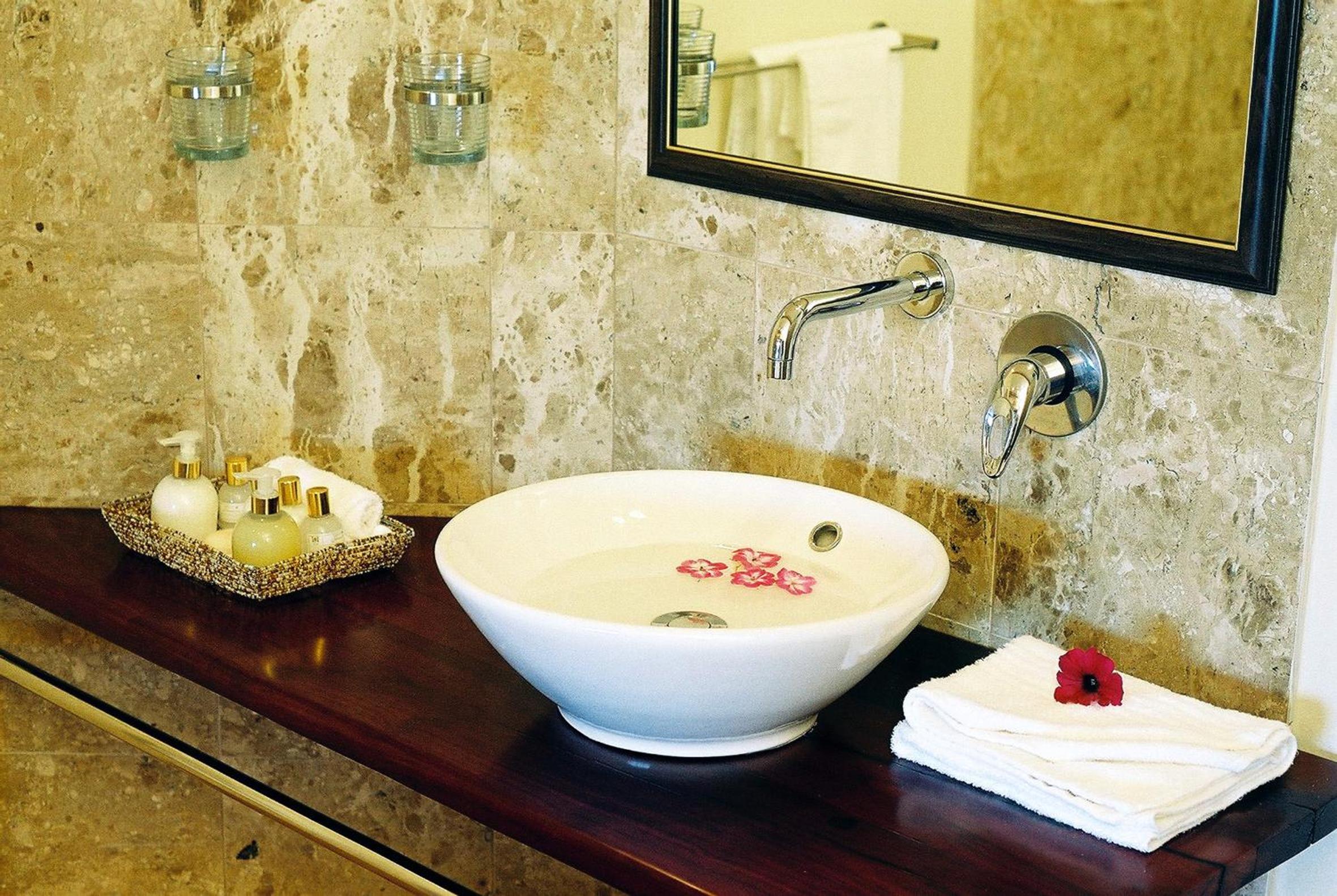 Luxury Double Room with Sea View - Ground Floor - Photo 9