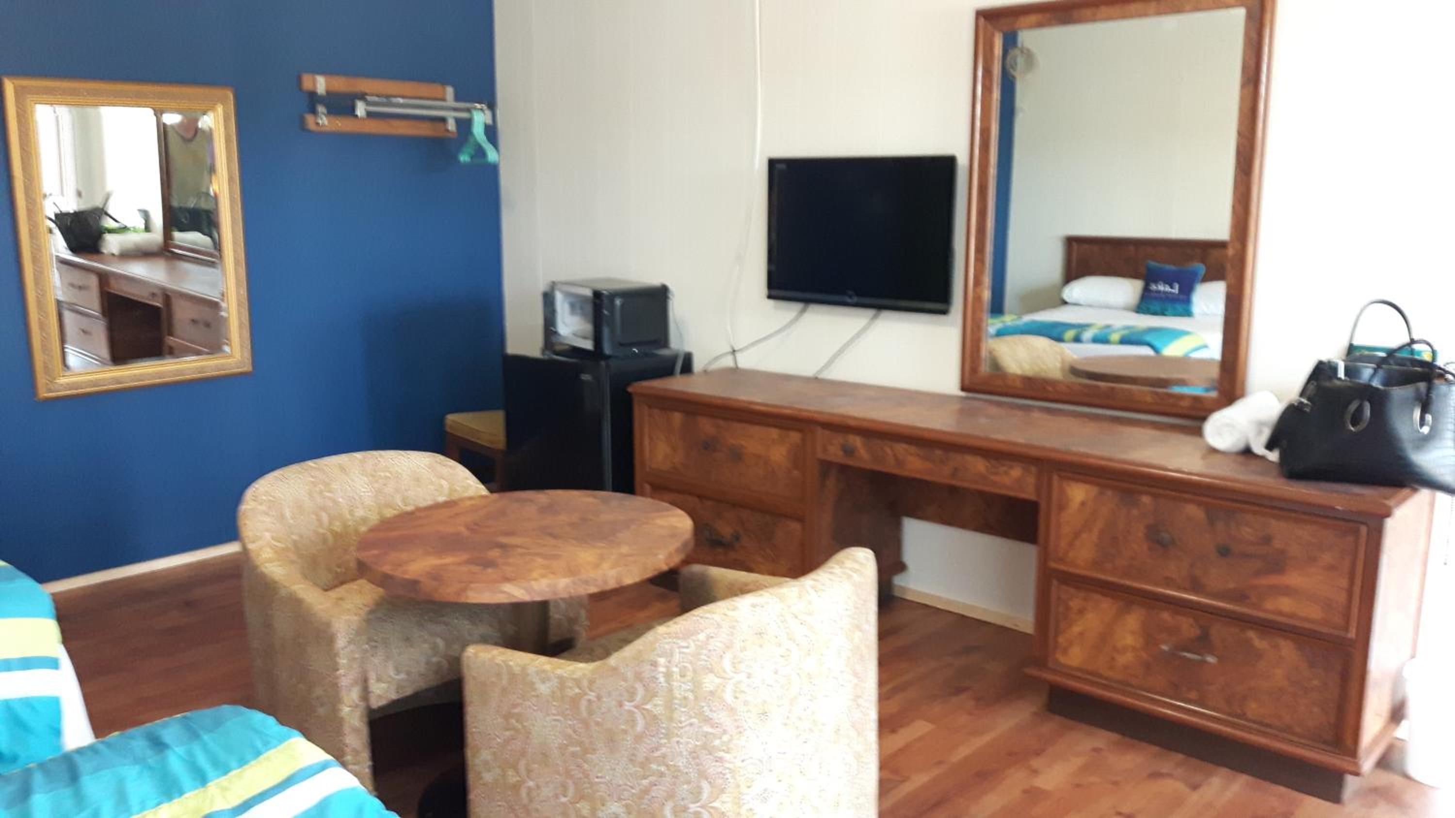 Quadruple Room with Bathroom - Photo 6