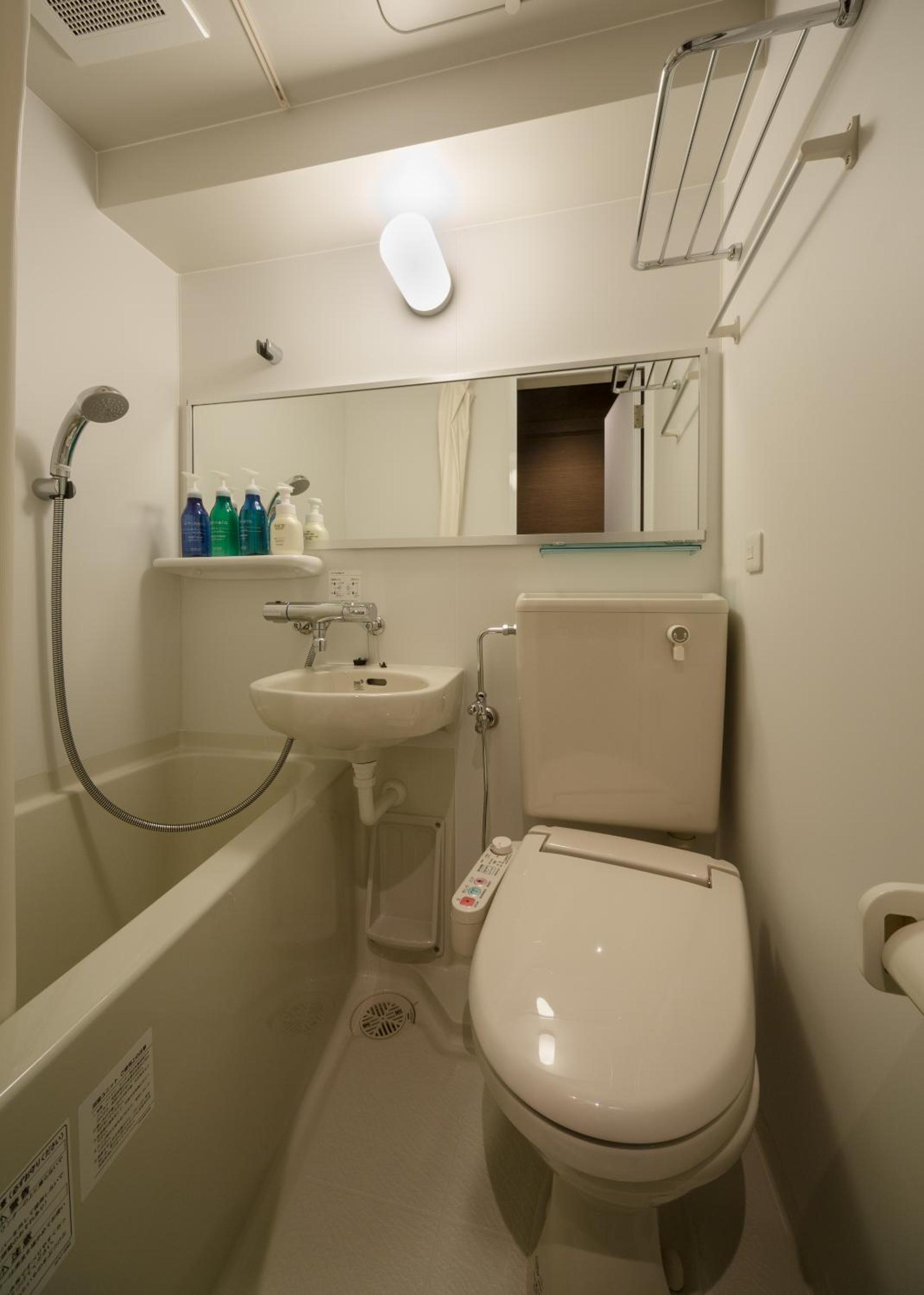 Single Room with Bathroom photo 3