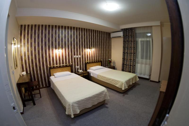 Double or Twin Room - Photo 12