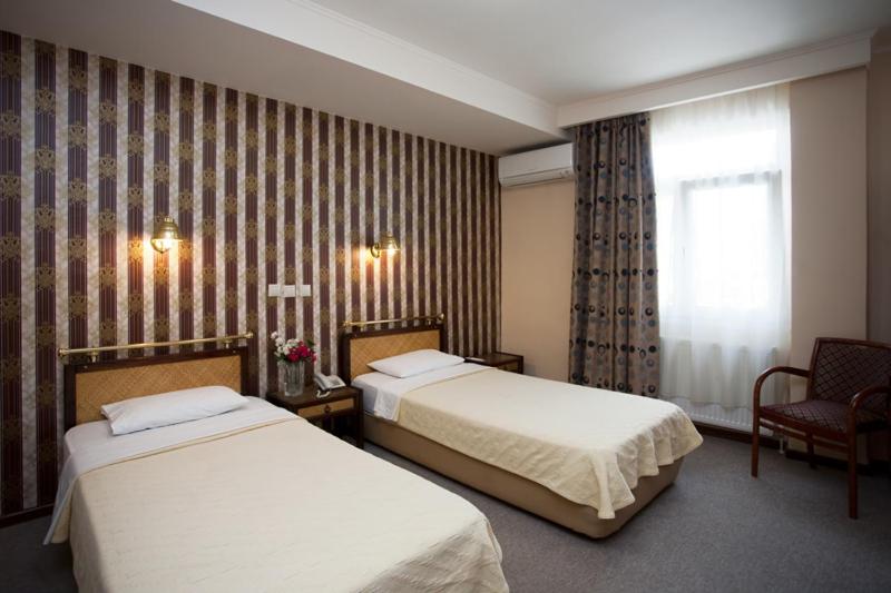 Double or Twin Room - Photo 10