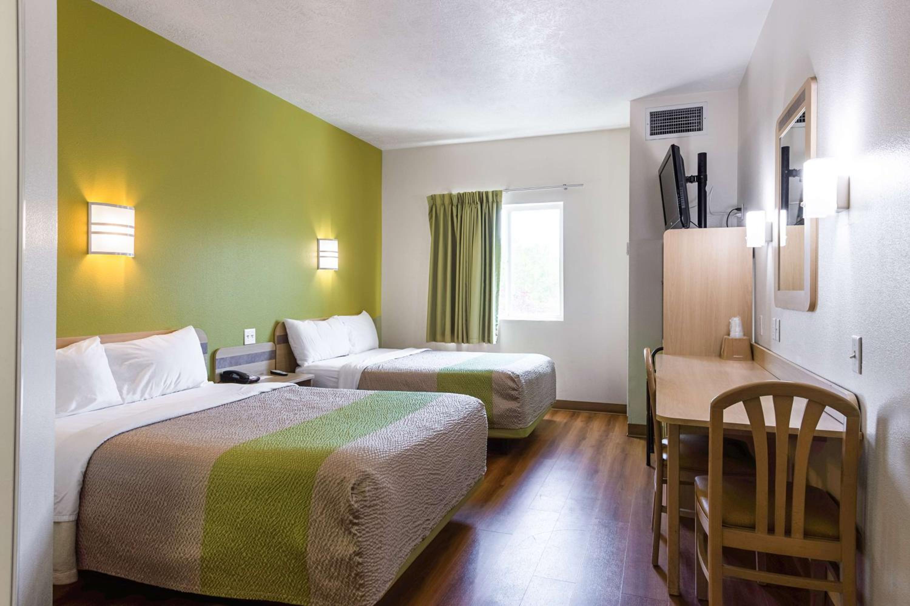 Quadruple Room - Non-Smoking - Photo 1