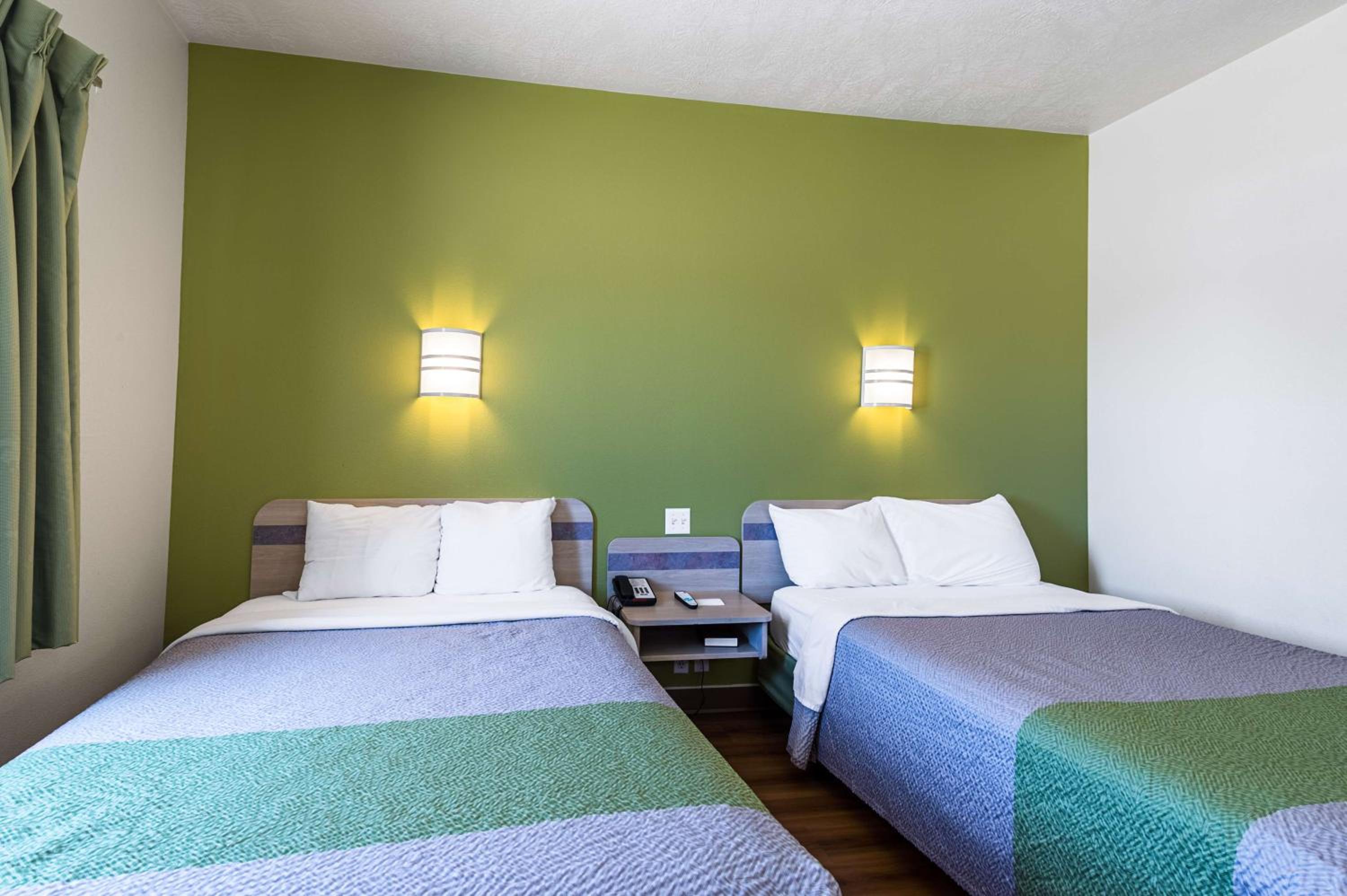 Quadruple Room - Non-Smoking - Photo 7