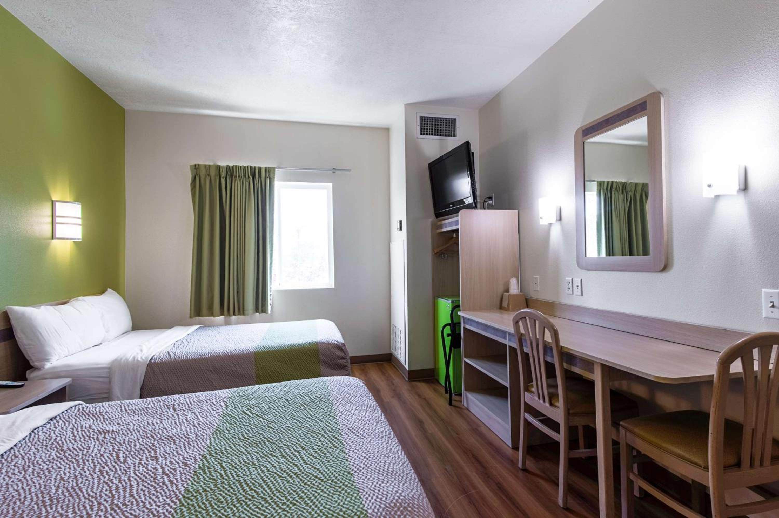 Quadruple Room - Non-Smoking - Photo 6
