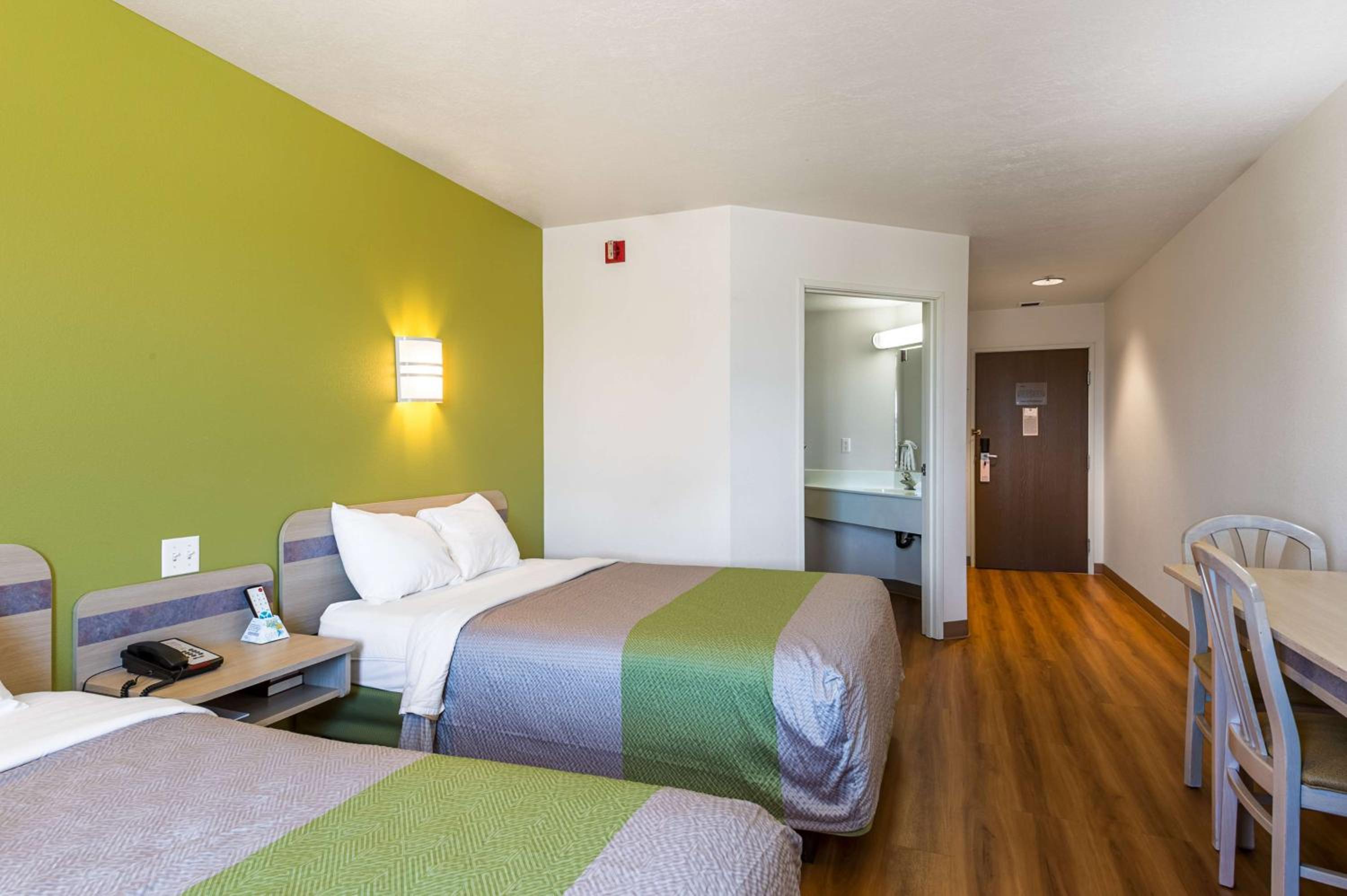 Quadruple Room - Non-Smoking - Photo 2