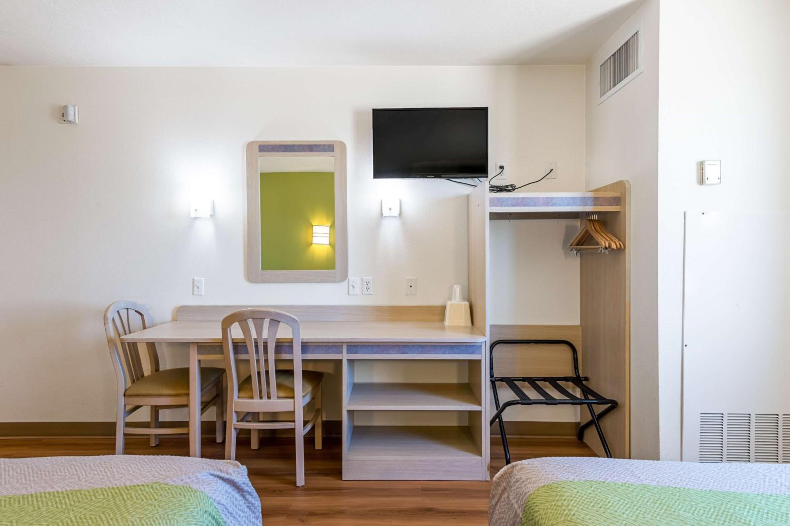 Quadruple Room - Non-Smoking - Photo 4