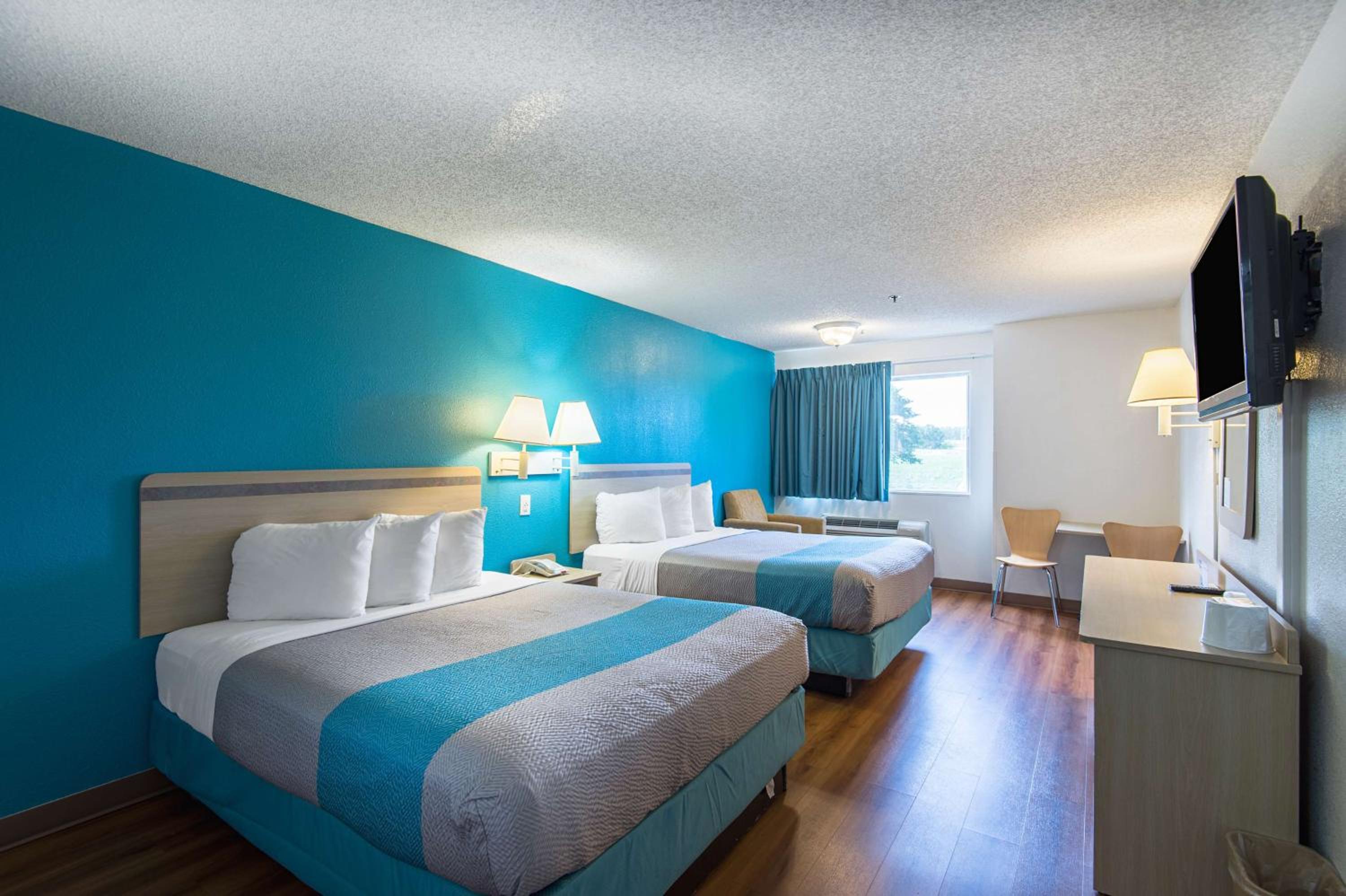Deluxe Queen Room with Two Queen Beds - Non-Smoking photo 3