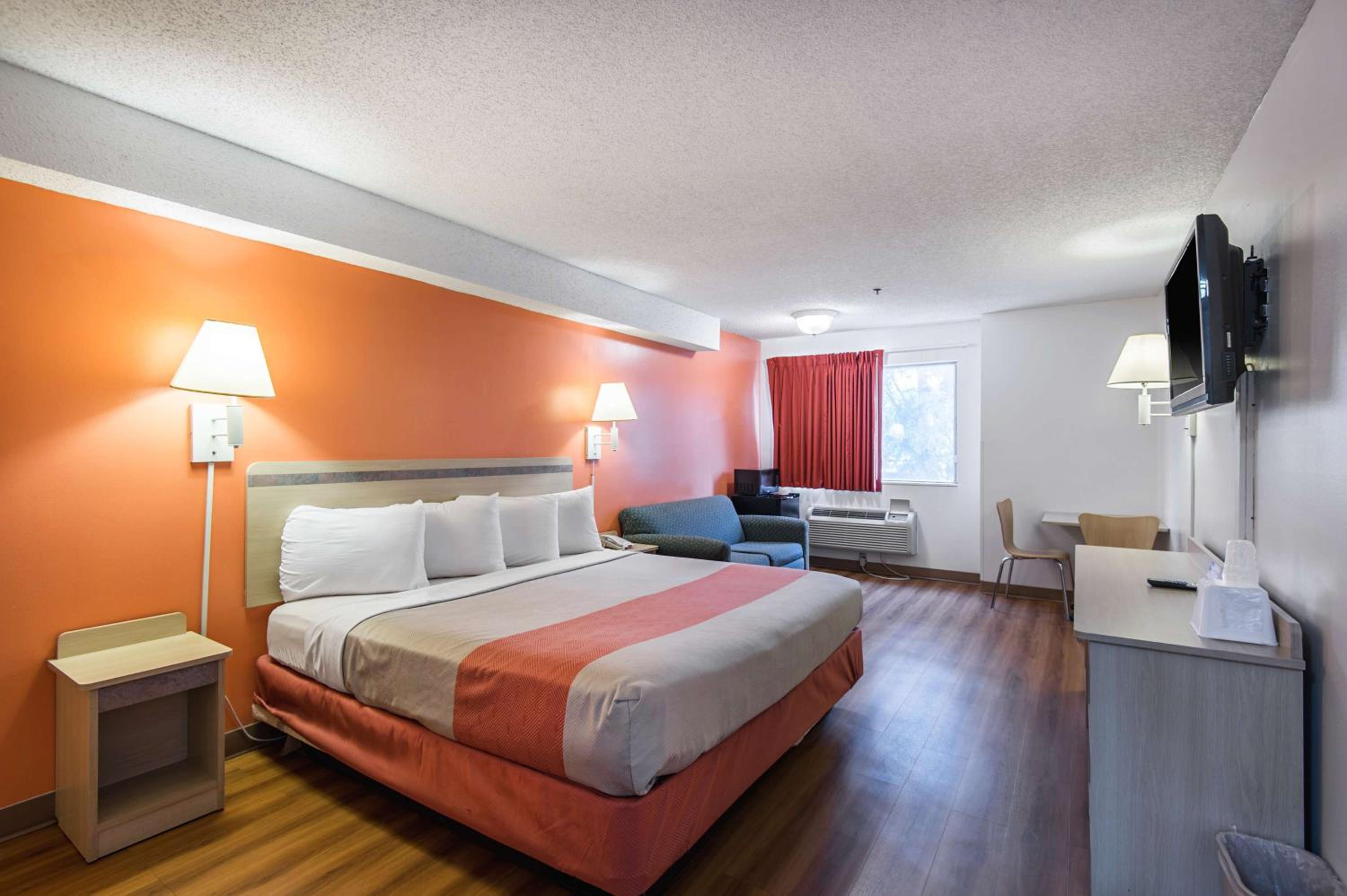 Deluxe King Room - Non-Smoking photo 1