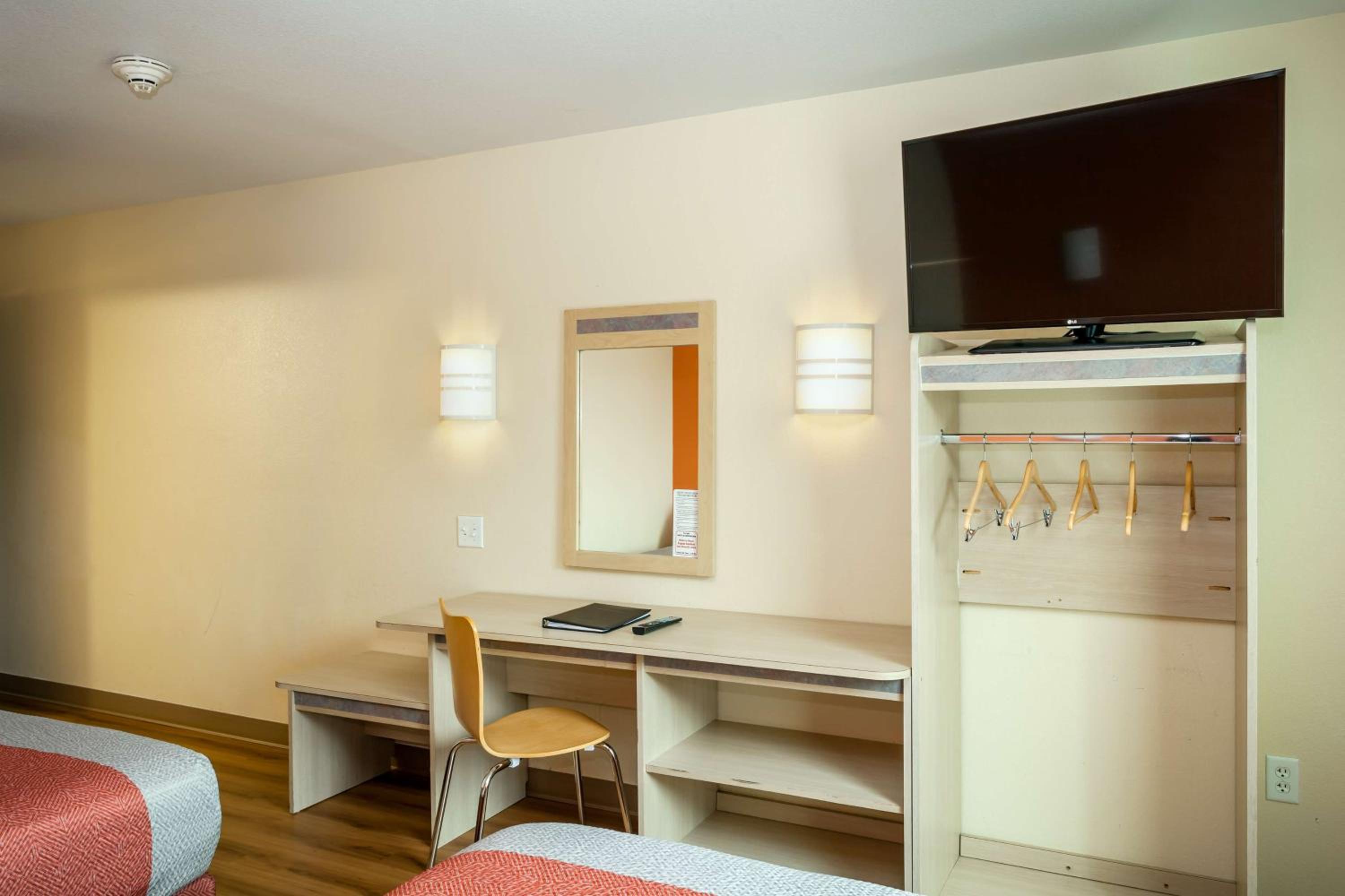 Quadruple Room - Non-Smoking photo 1