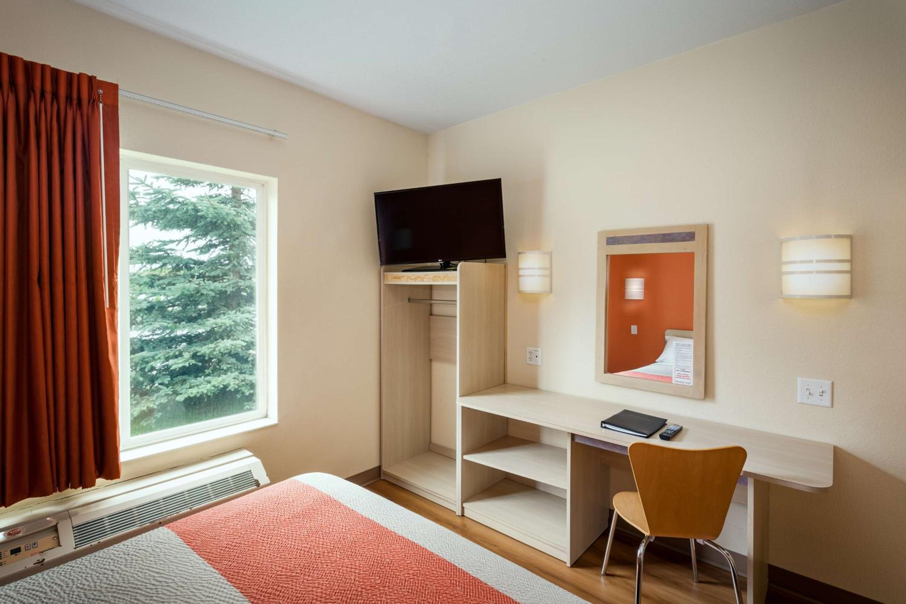 King Room - Non-Smoking photo 1