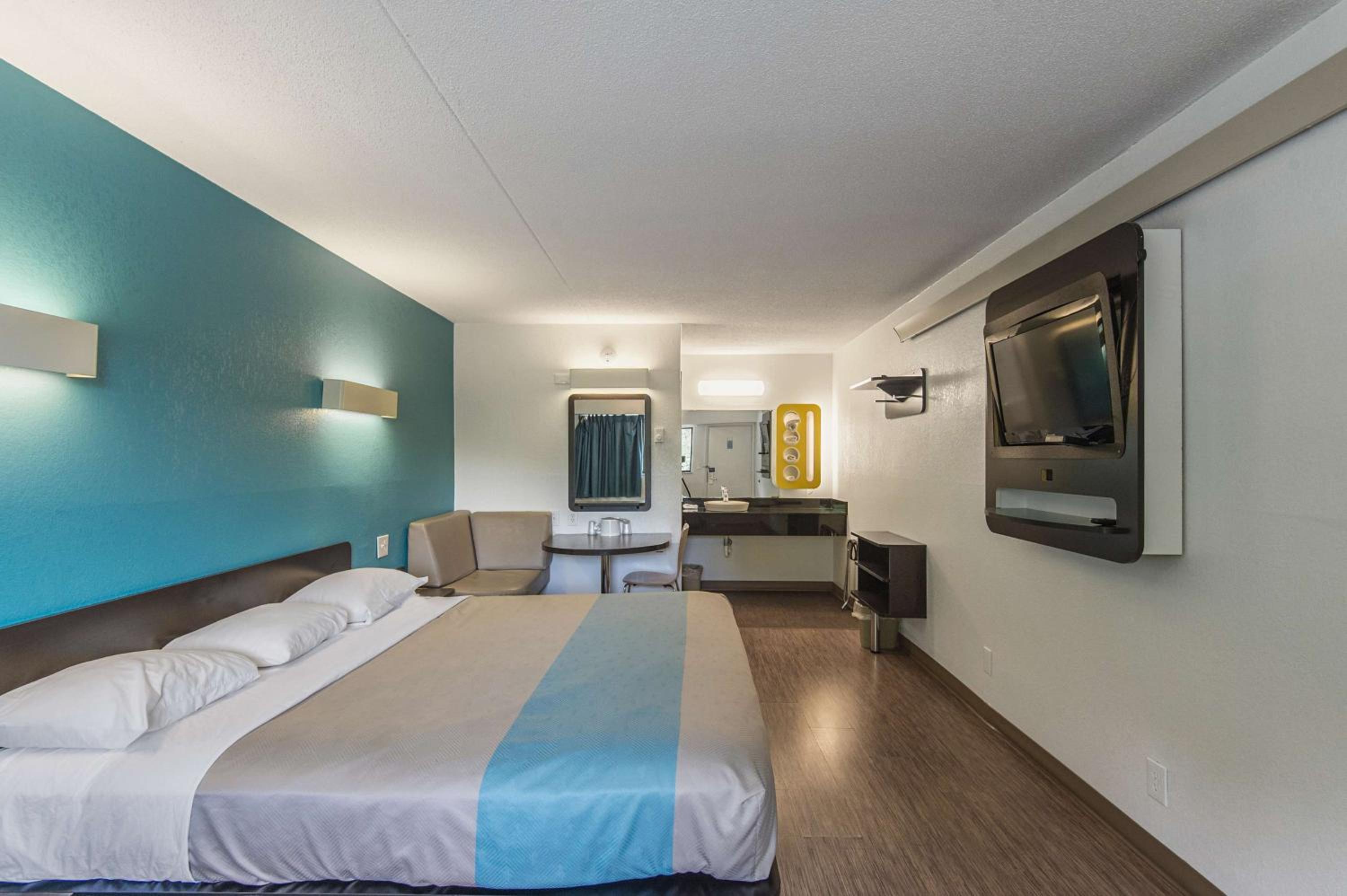 King Room - Disability Access - Non-Smoking photo 1