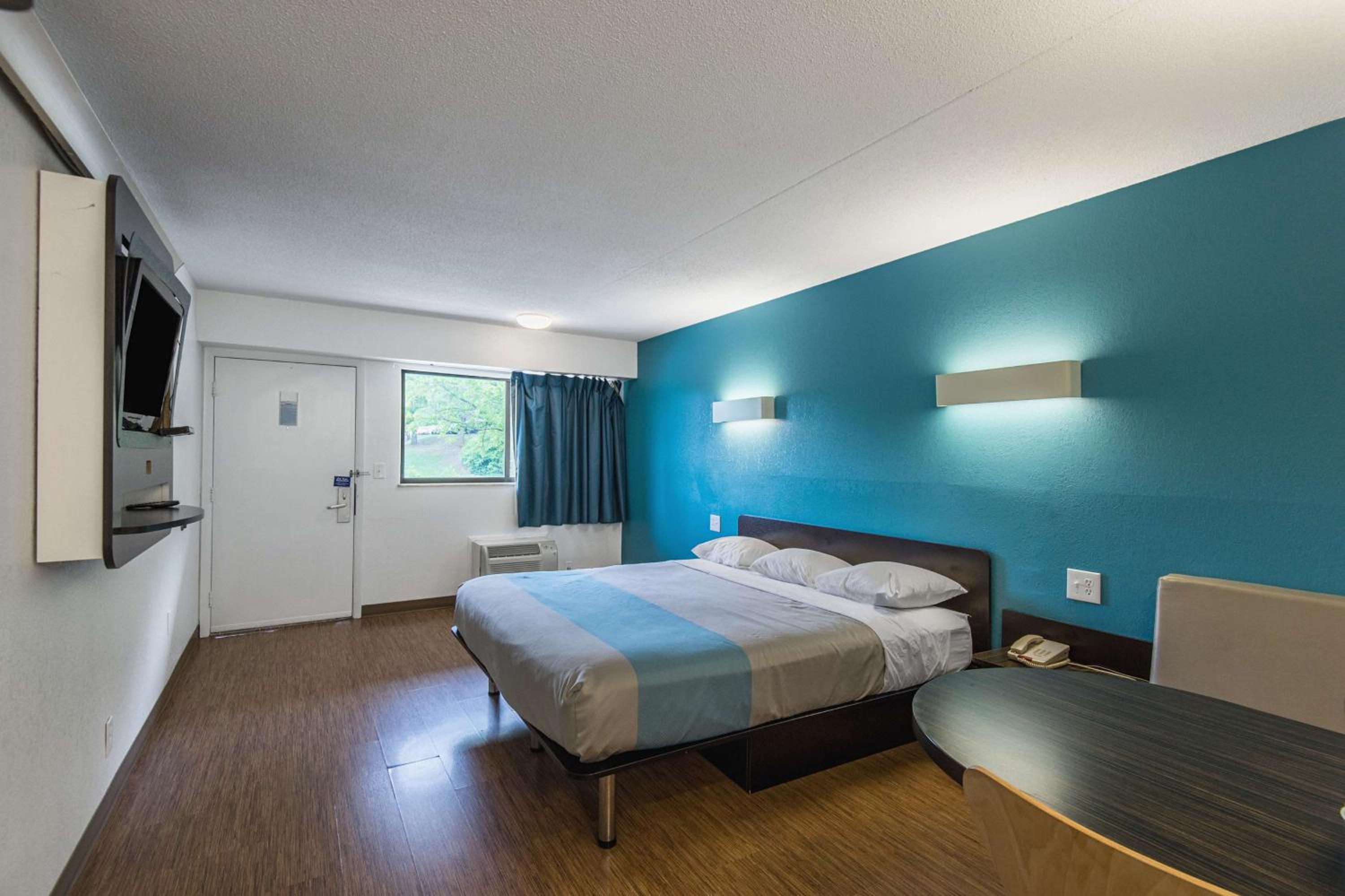King Room - Disability Access - Non-Smoking photo 3