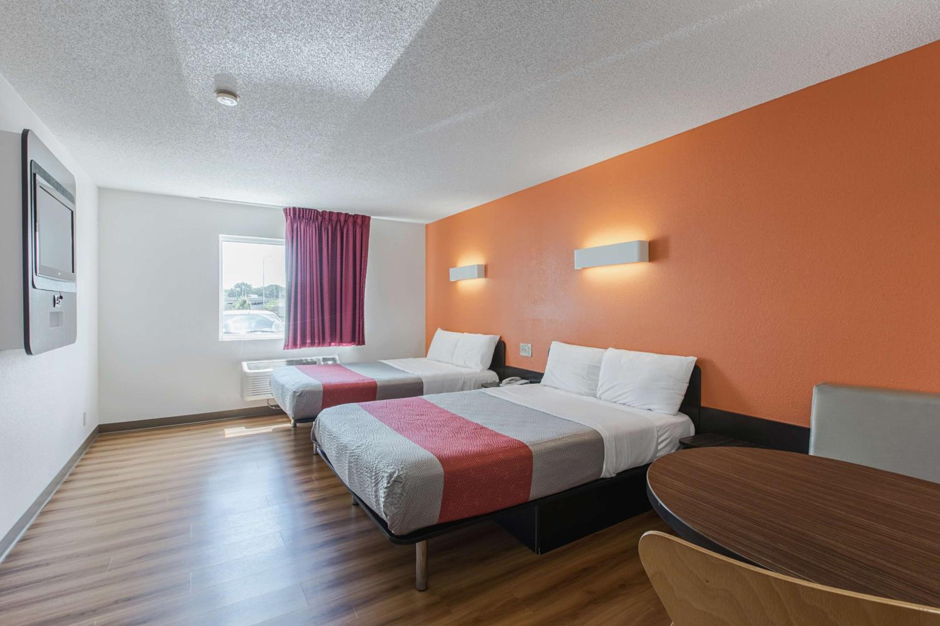 Quadruple Room - Non-Smoking - Photo 2
