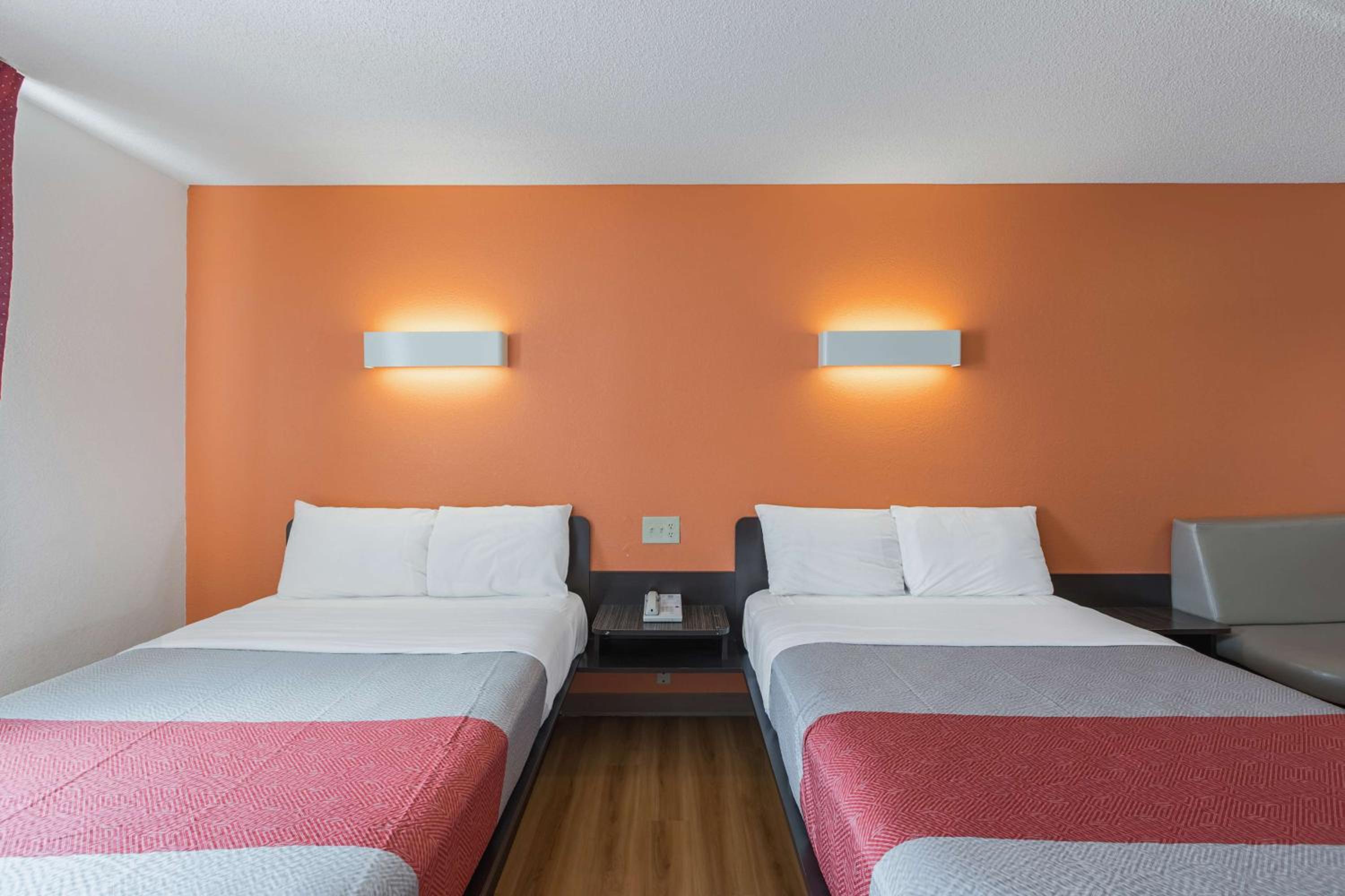Quadruple Room - Non-Smoking - Photo 3
