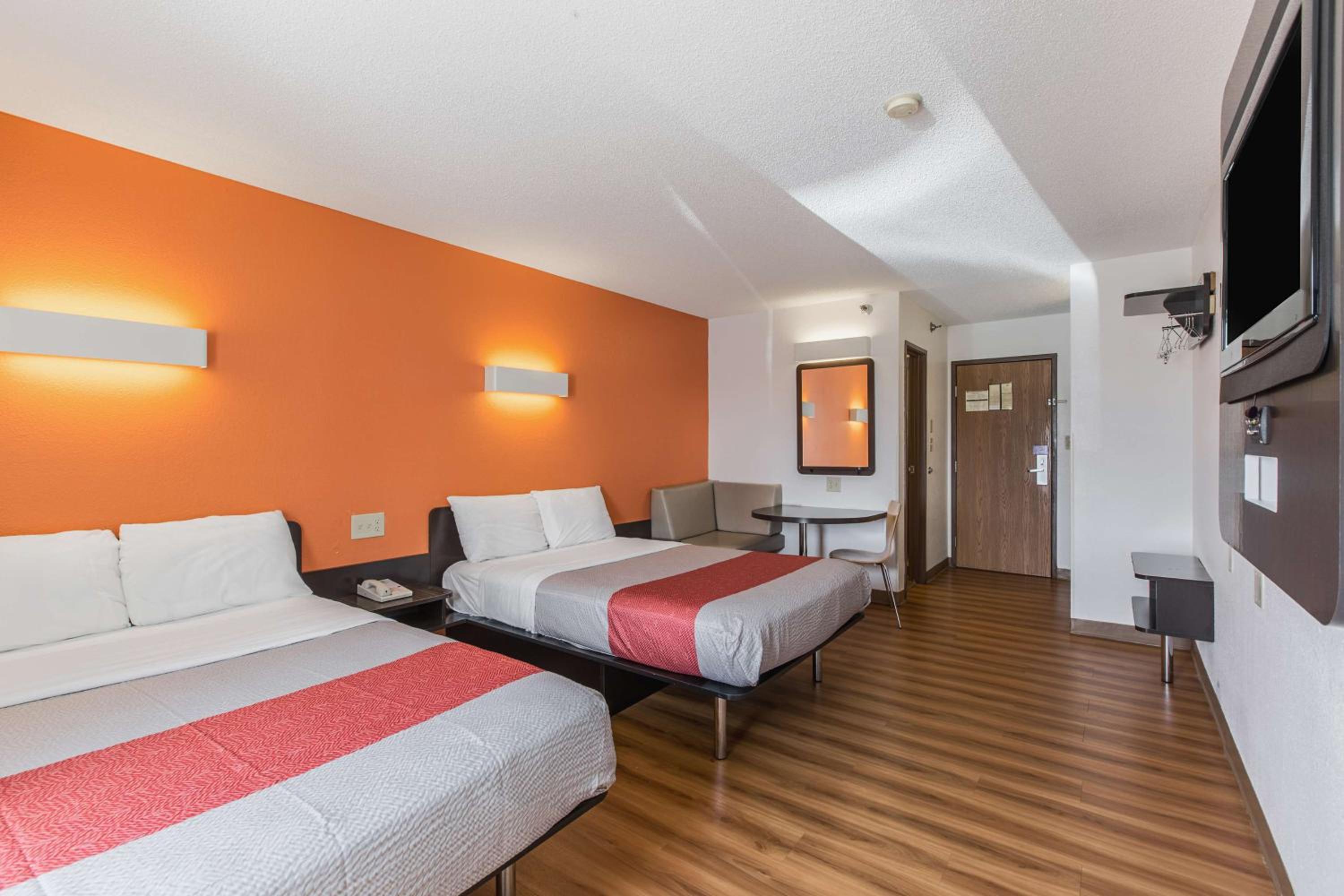 Quadruple Room - Non-Smoking - Photo 4