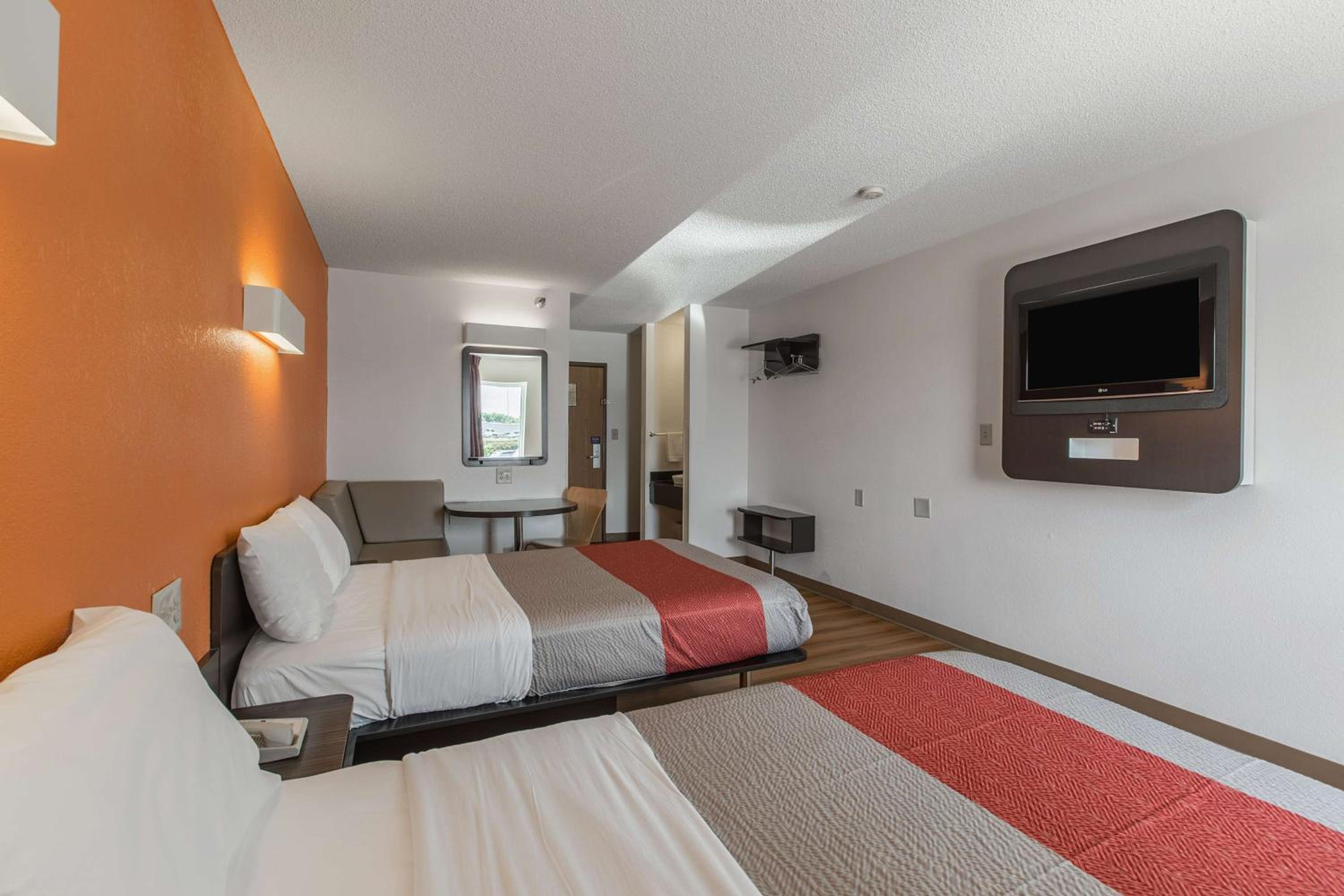 Quadruple Room - Non-Smoking - Photo 6