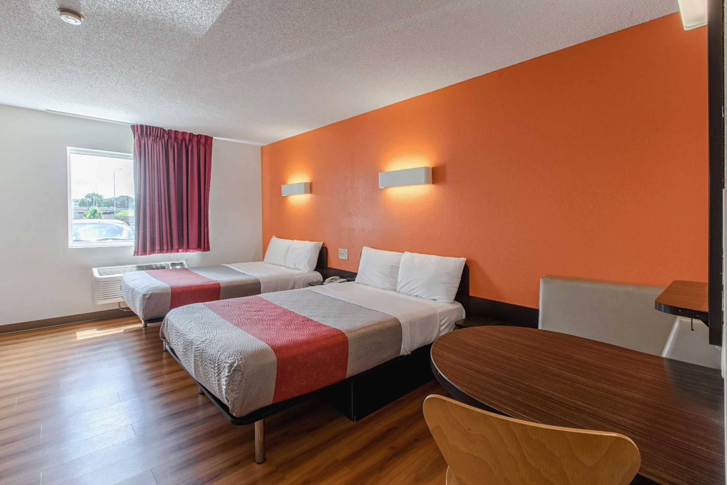 Quadruple Room - Non-Smoking - Photo 7