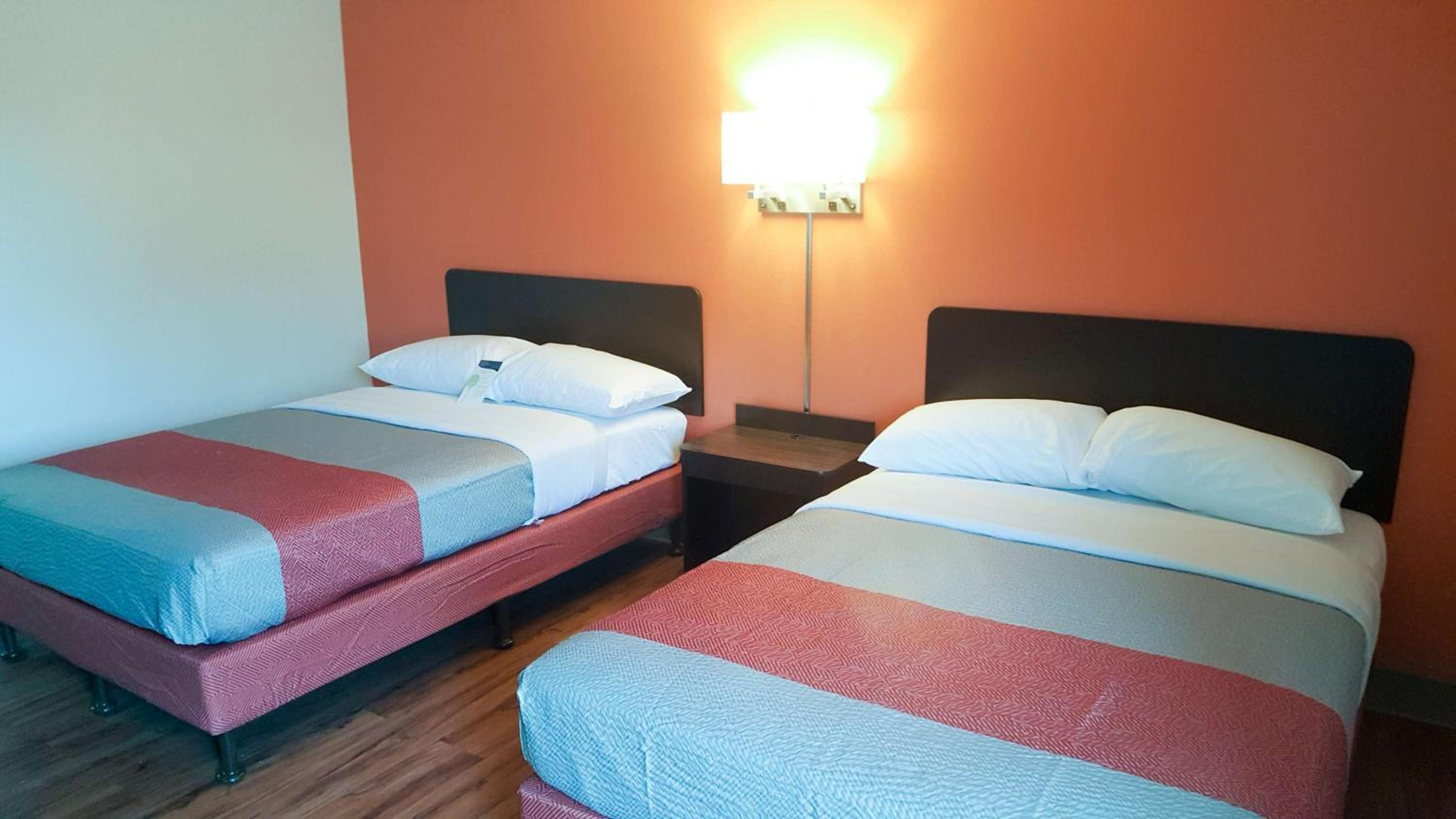 Quadruple Room - Non-Smoking - Photo 3