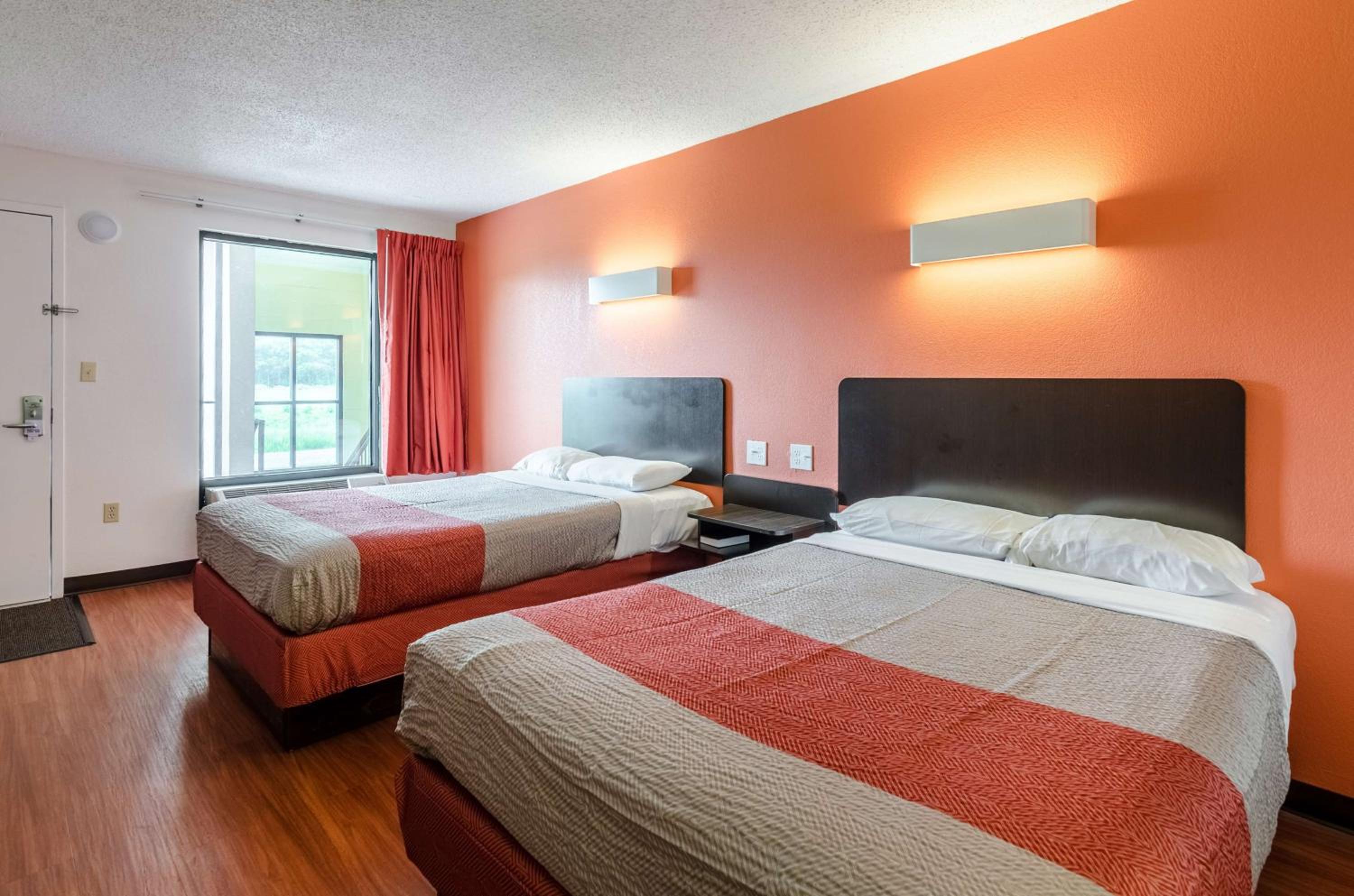Quadruple Room - Non-Smoking - Photo 1
