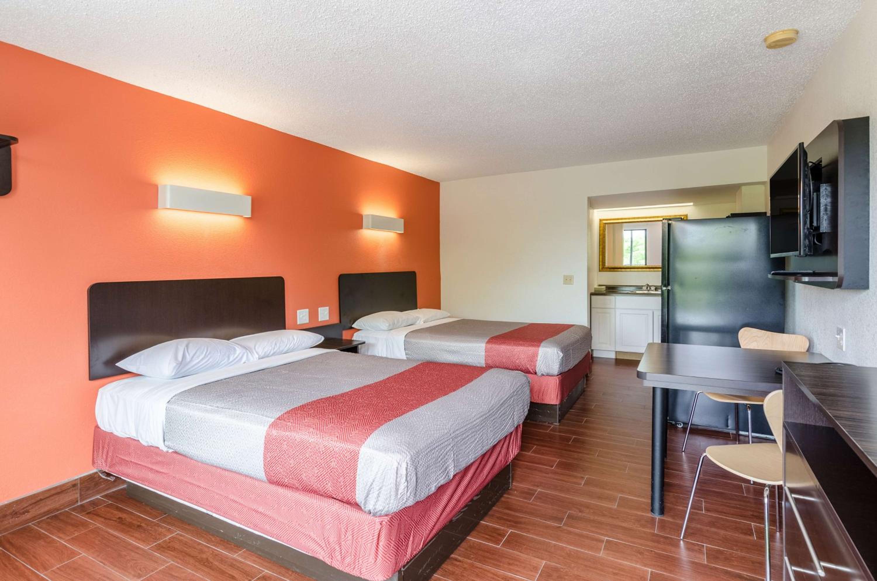 Quadruple Room - Non-Smoking - Photo 4