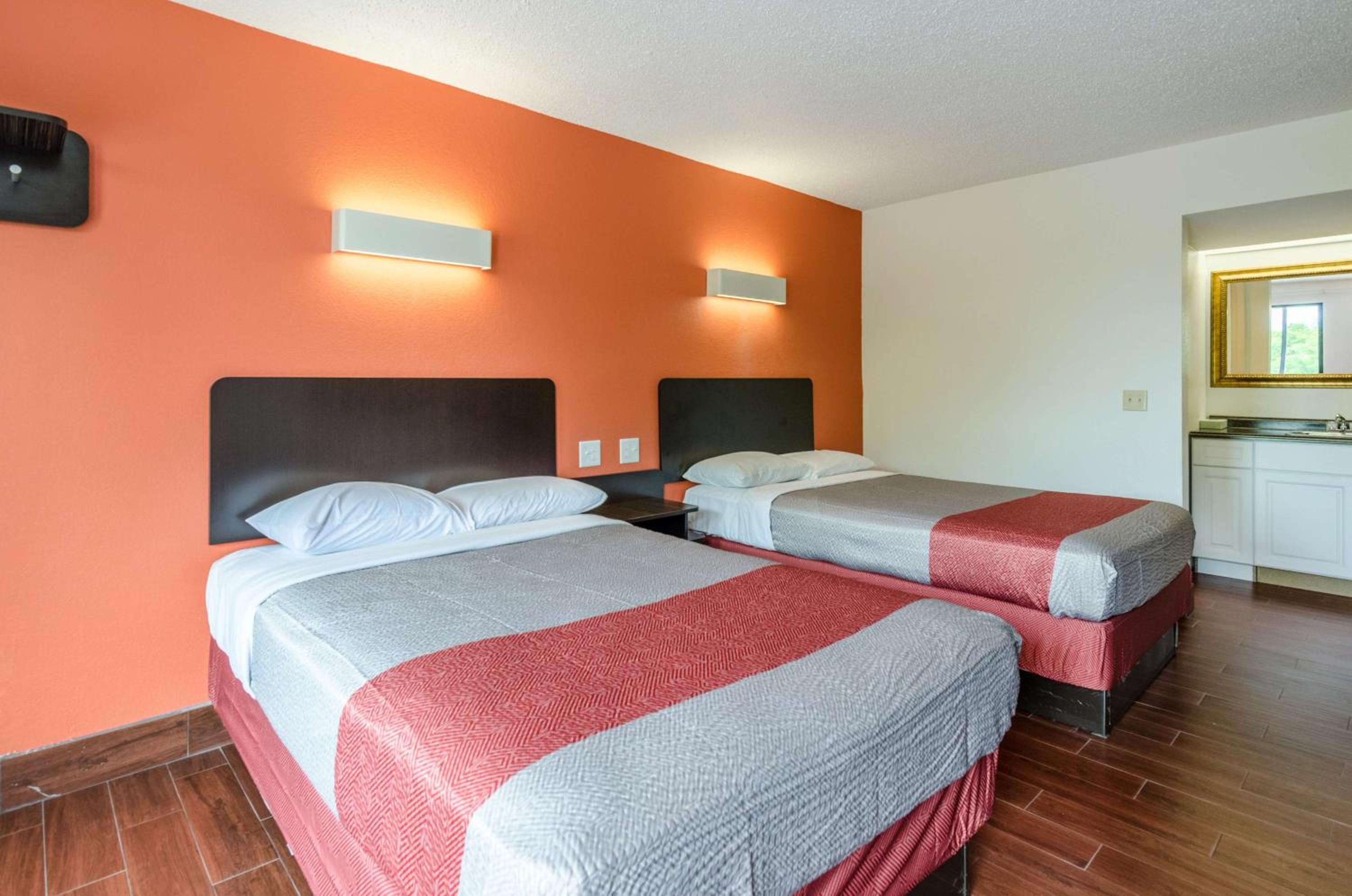 Quadruple Room - Non-Smoking - Photo 5