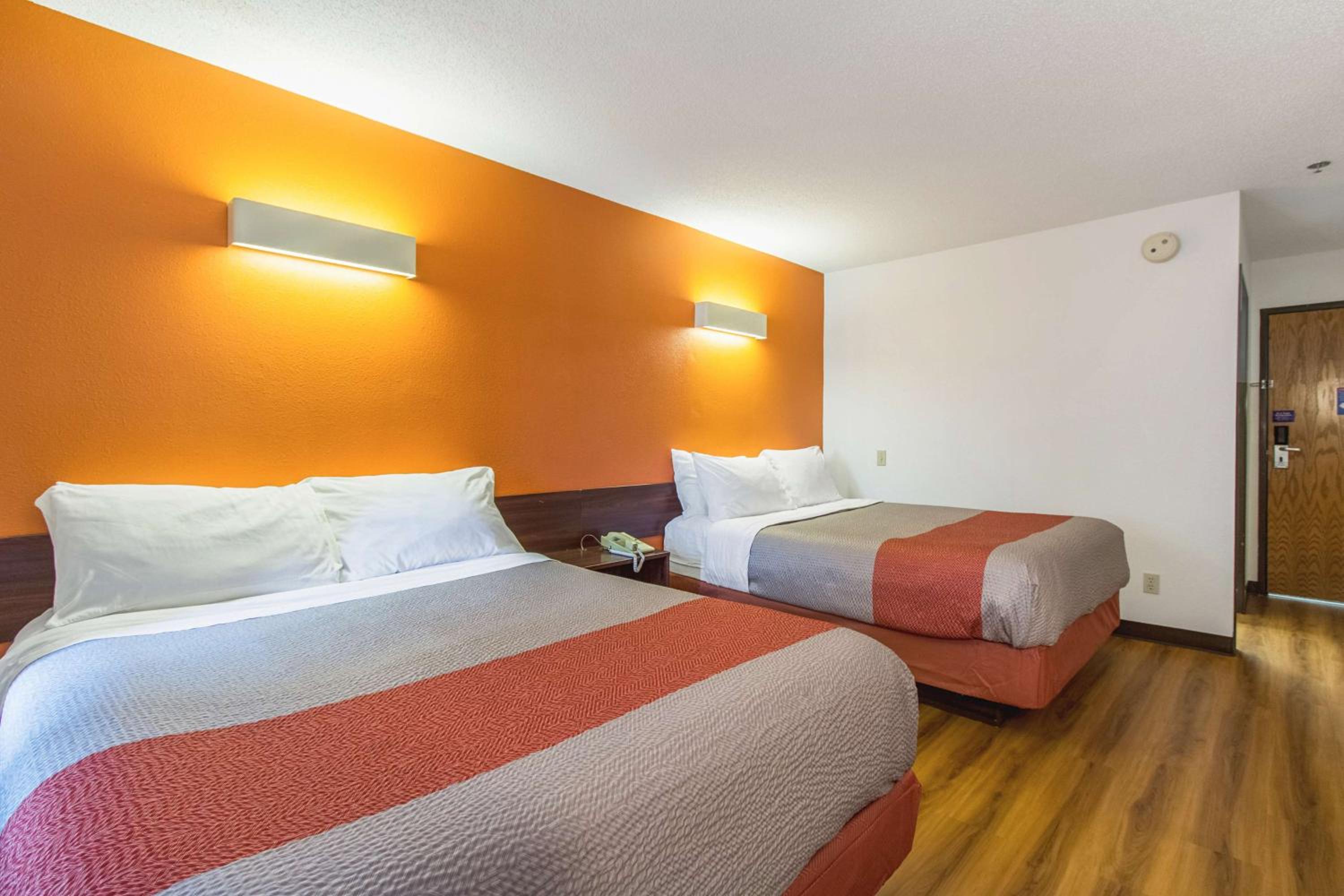 Deluxe Queen Room with Two Queen Beds - Non-Smoking - Photo 1