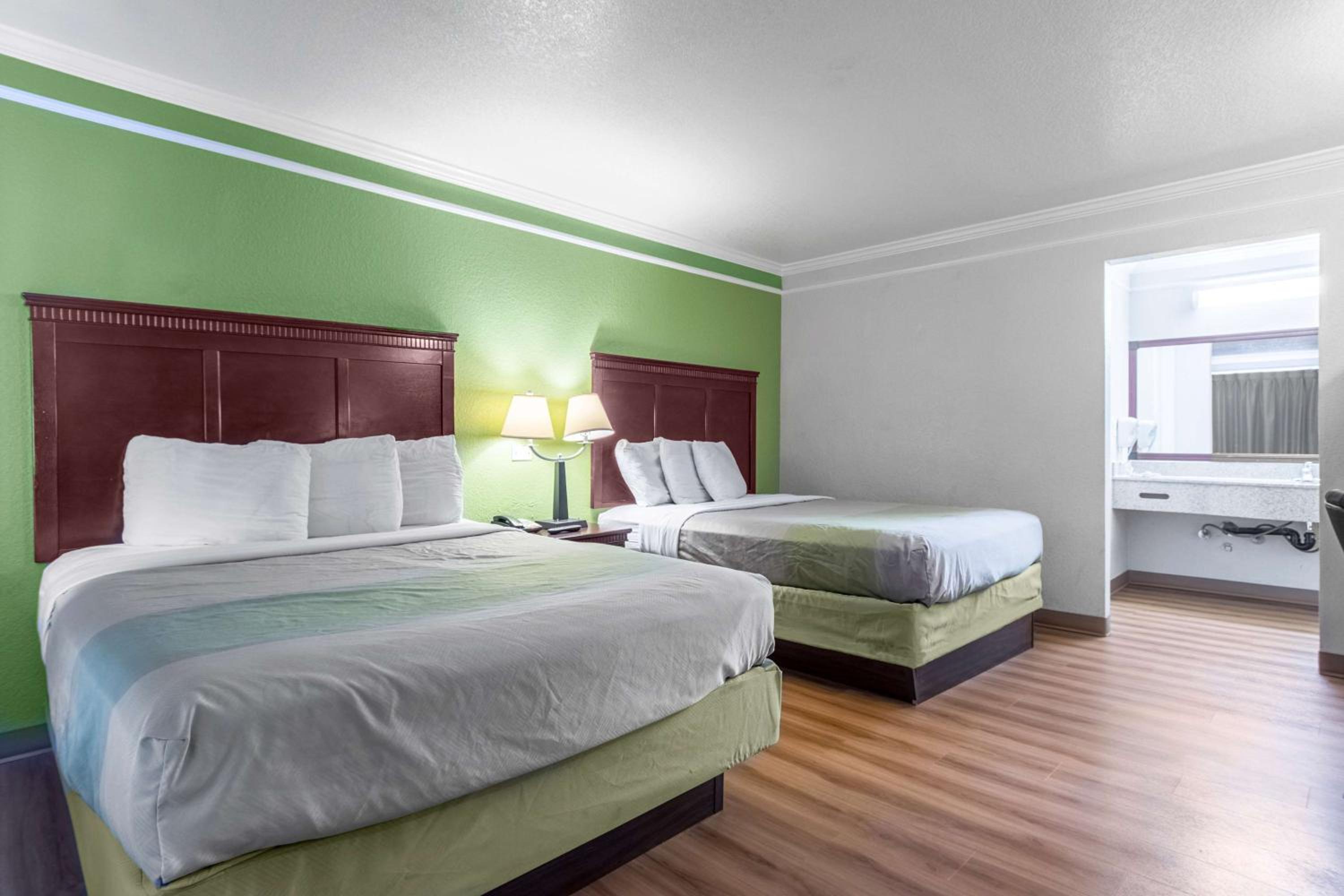 Queen Room with Two Queen Beds - Non-Smoking - Photo 1