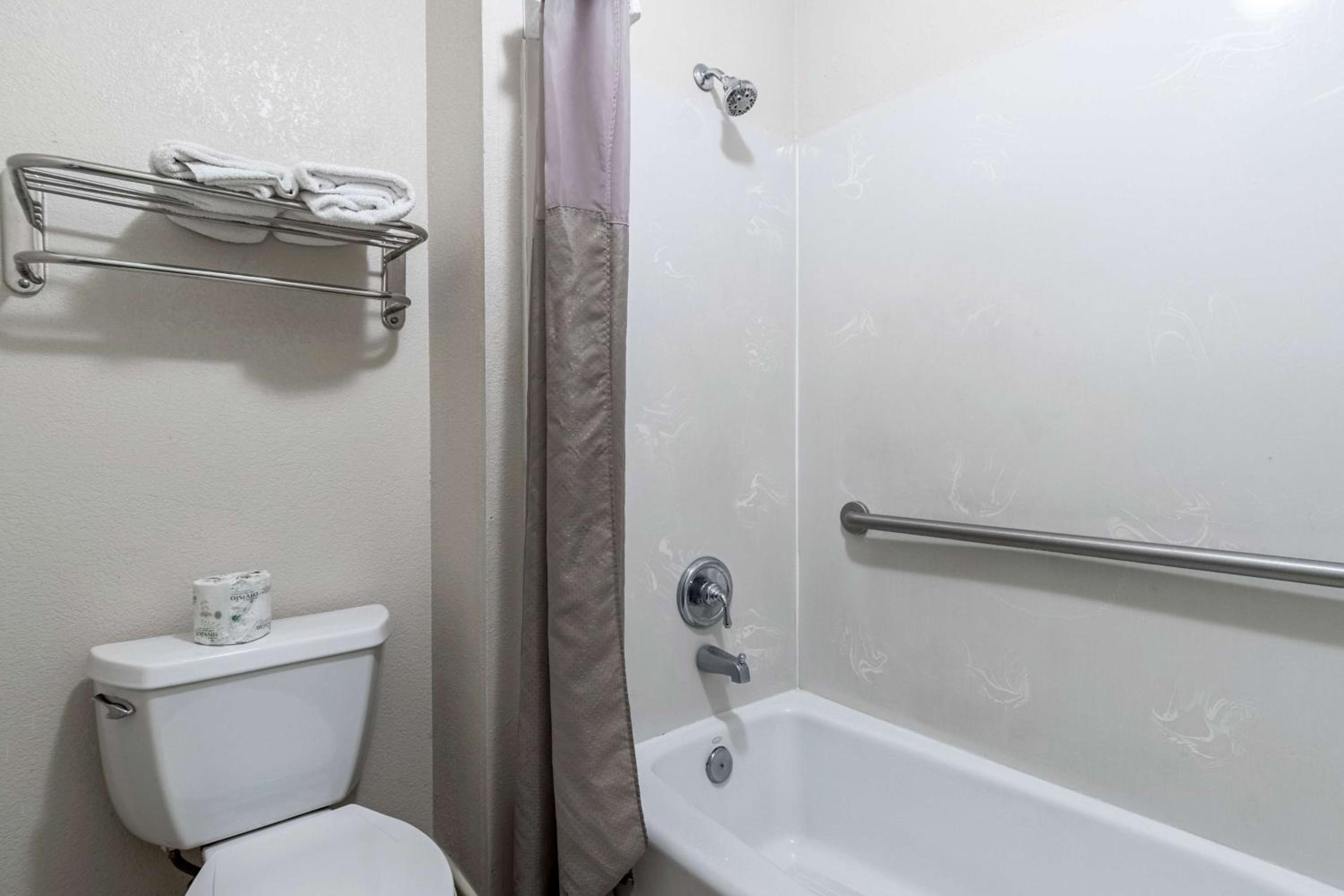 King Room - Disability Access - Non-Smoking - Photo 8