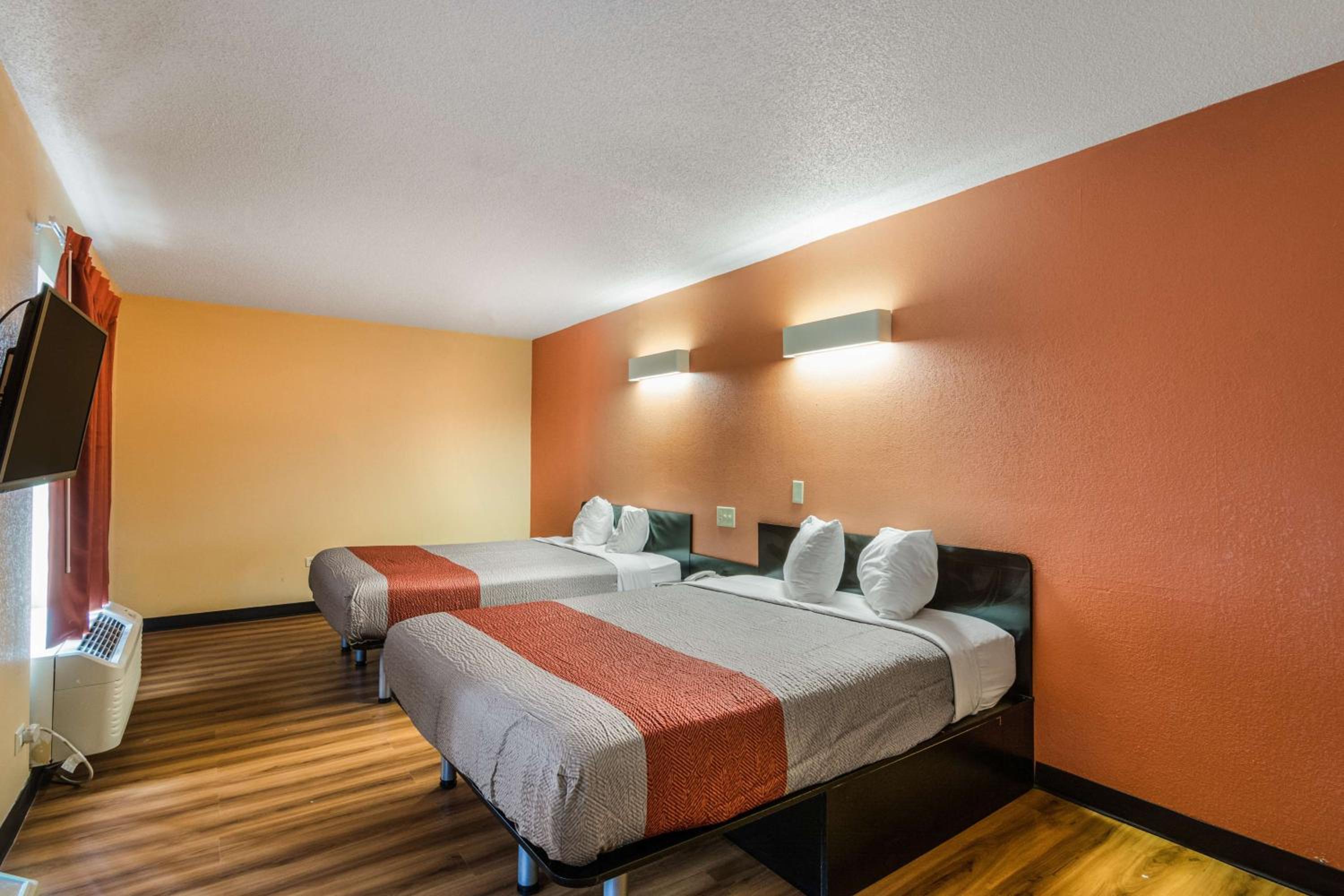 King Room - Non-Smoking - Photo 1