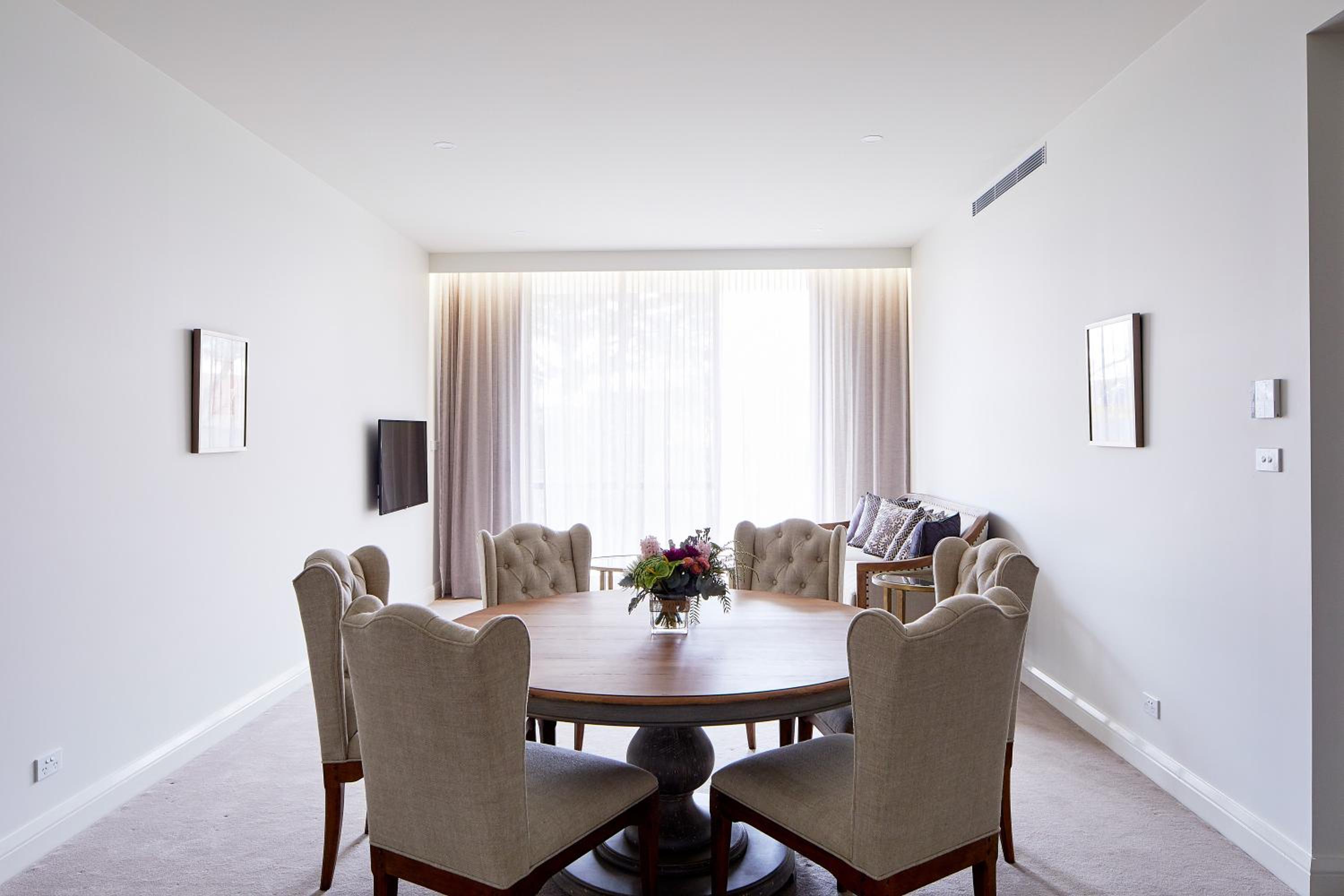 One-Bedroom Suite photo 2