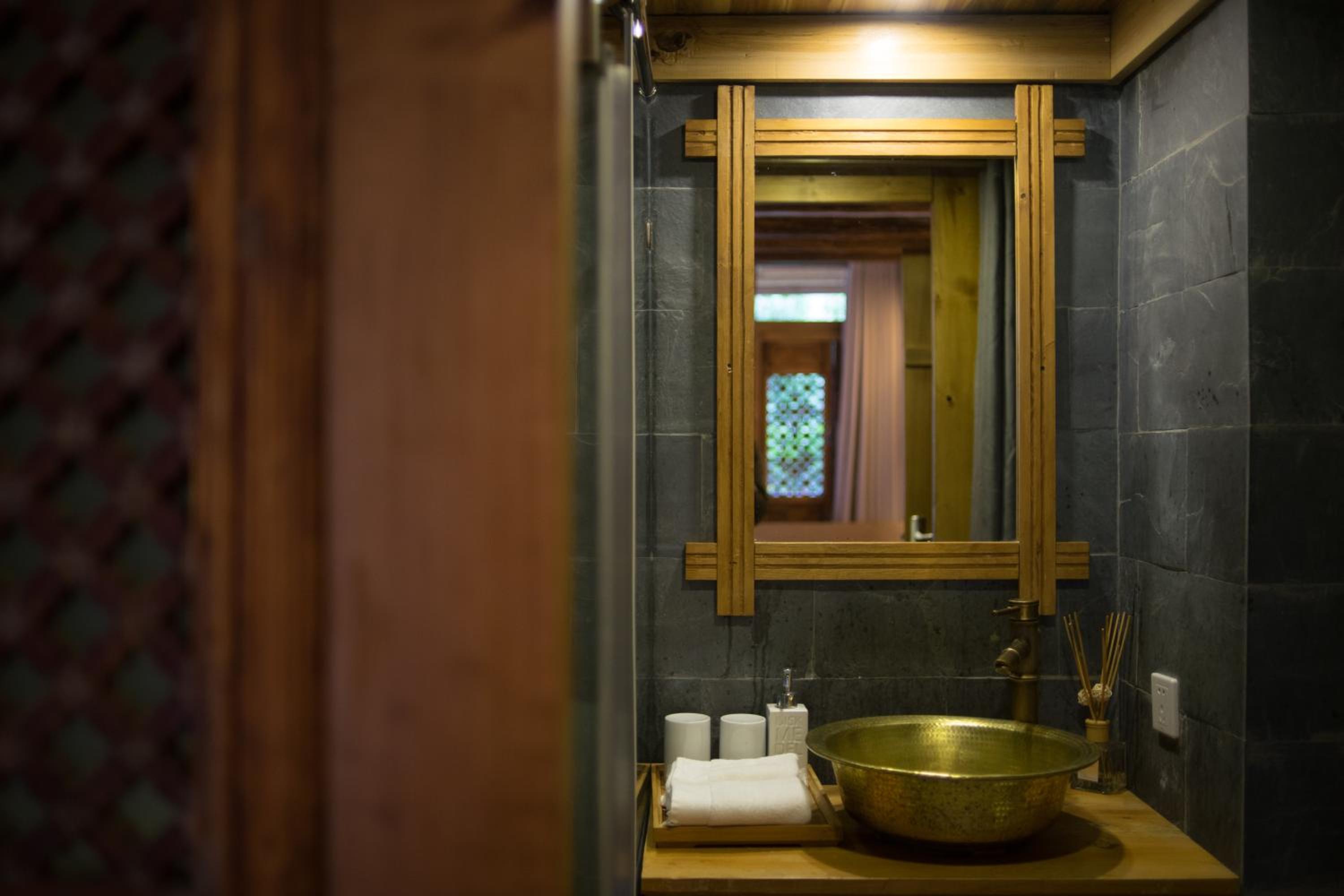 Tibetan Standard Twin Room photo 2