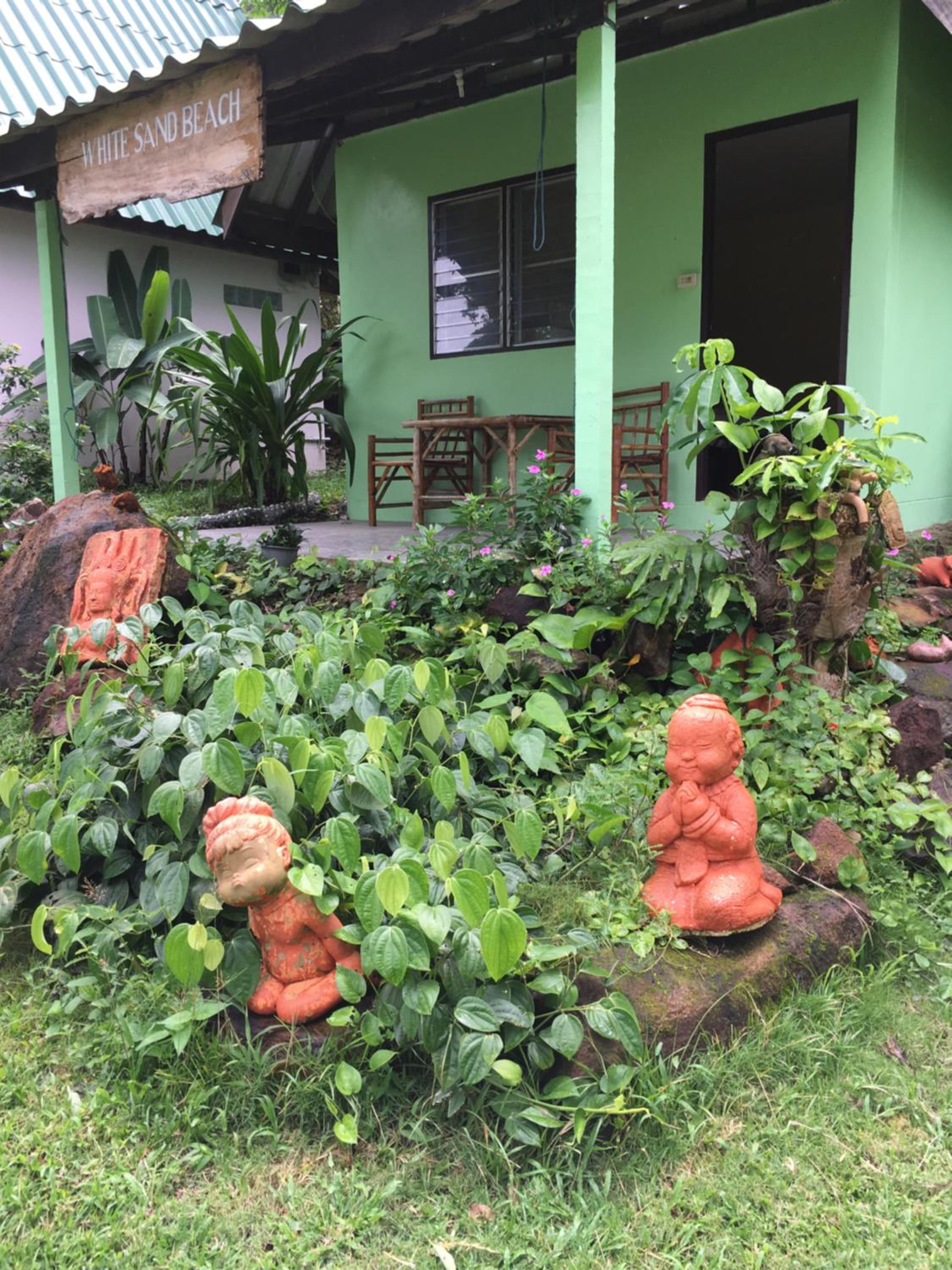 Bungalow with Garden View - Photo 17