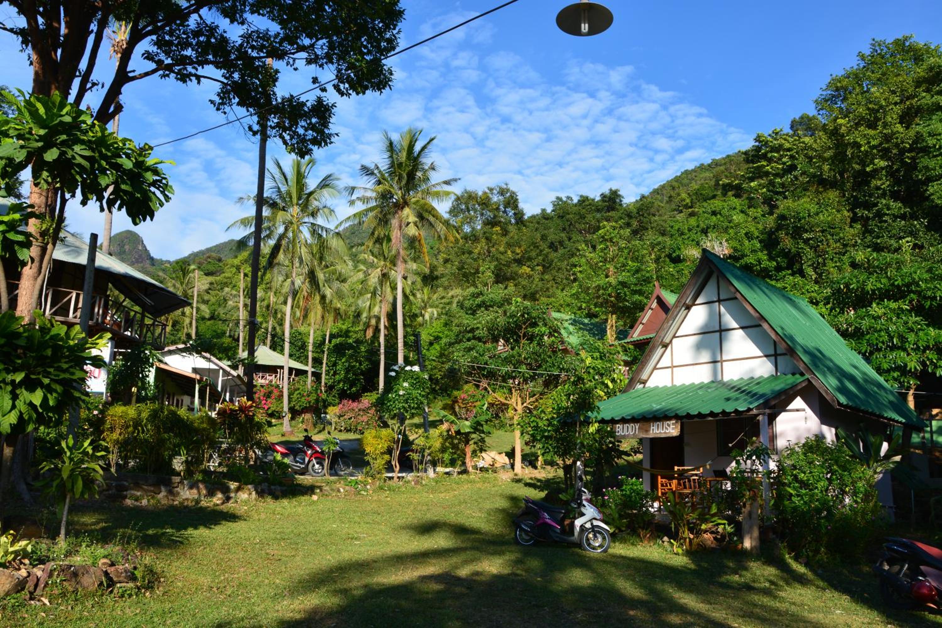 Bungalow with Garden View - Photo 5