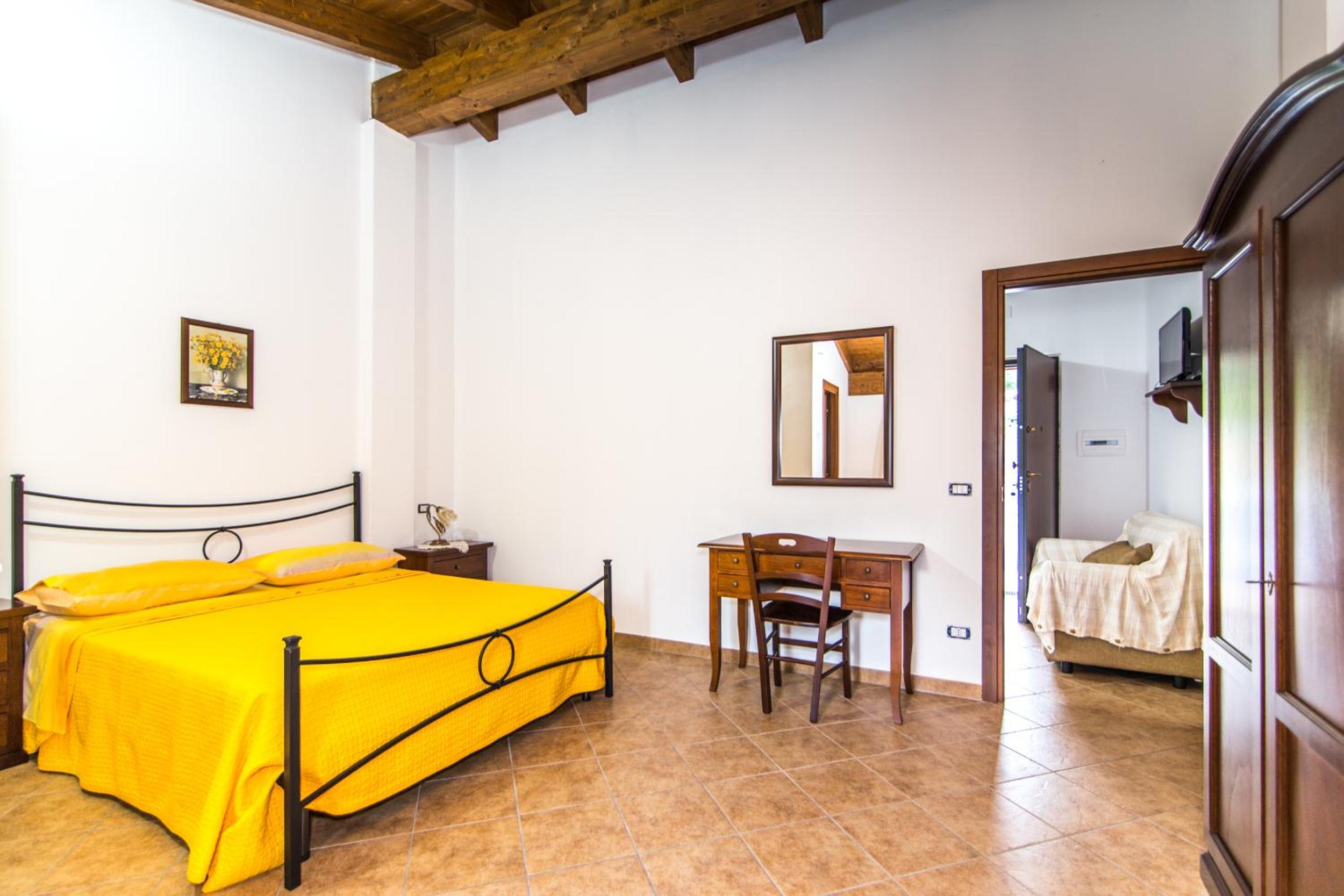 One-Bedroom Apartment - Photo 32