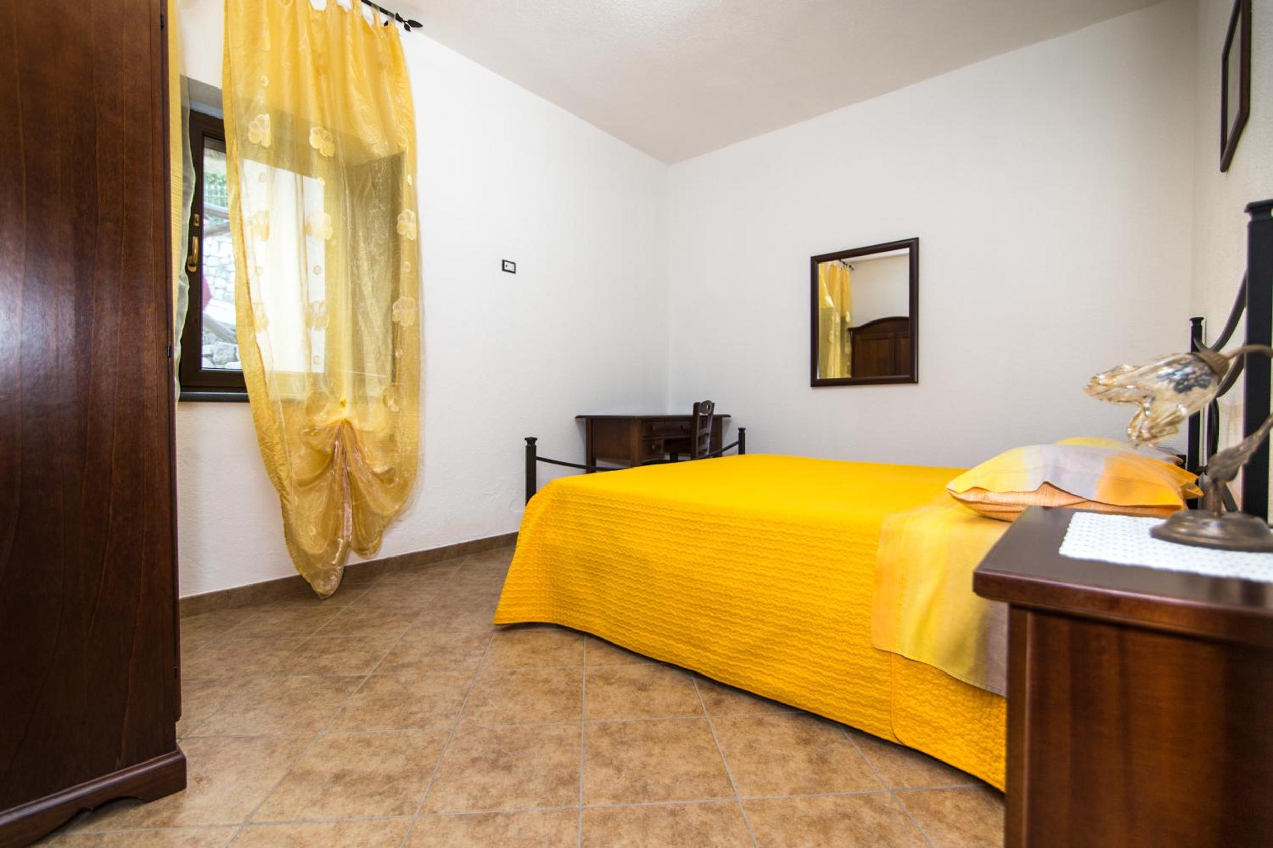 One-Bedroom Apartment - Photo 34