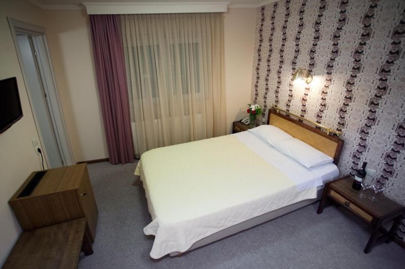 Double or Twin Room - Photo 5