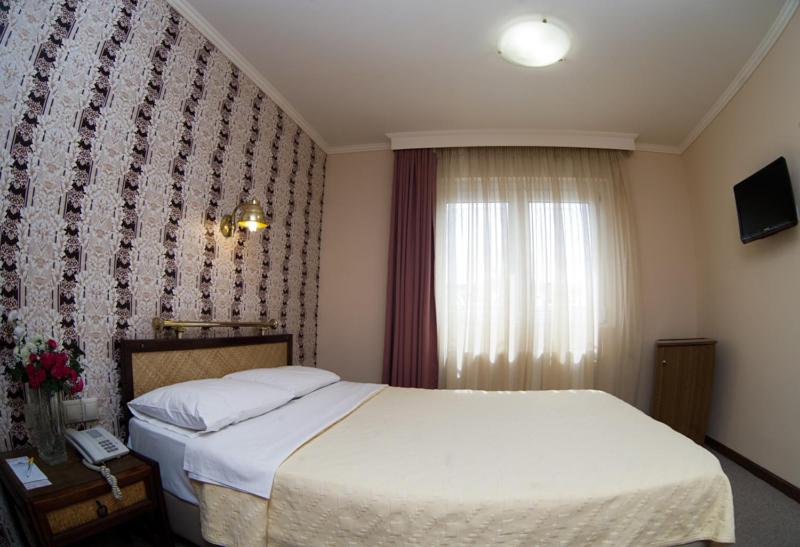 Double or Twin Room - Photo 6