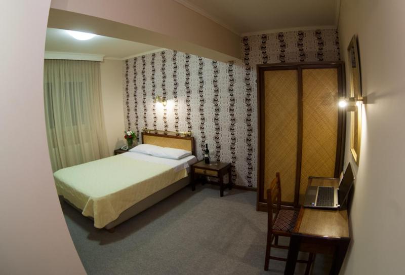 Double or Twin Room - Photo 7